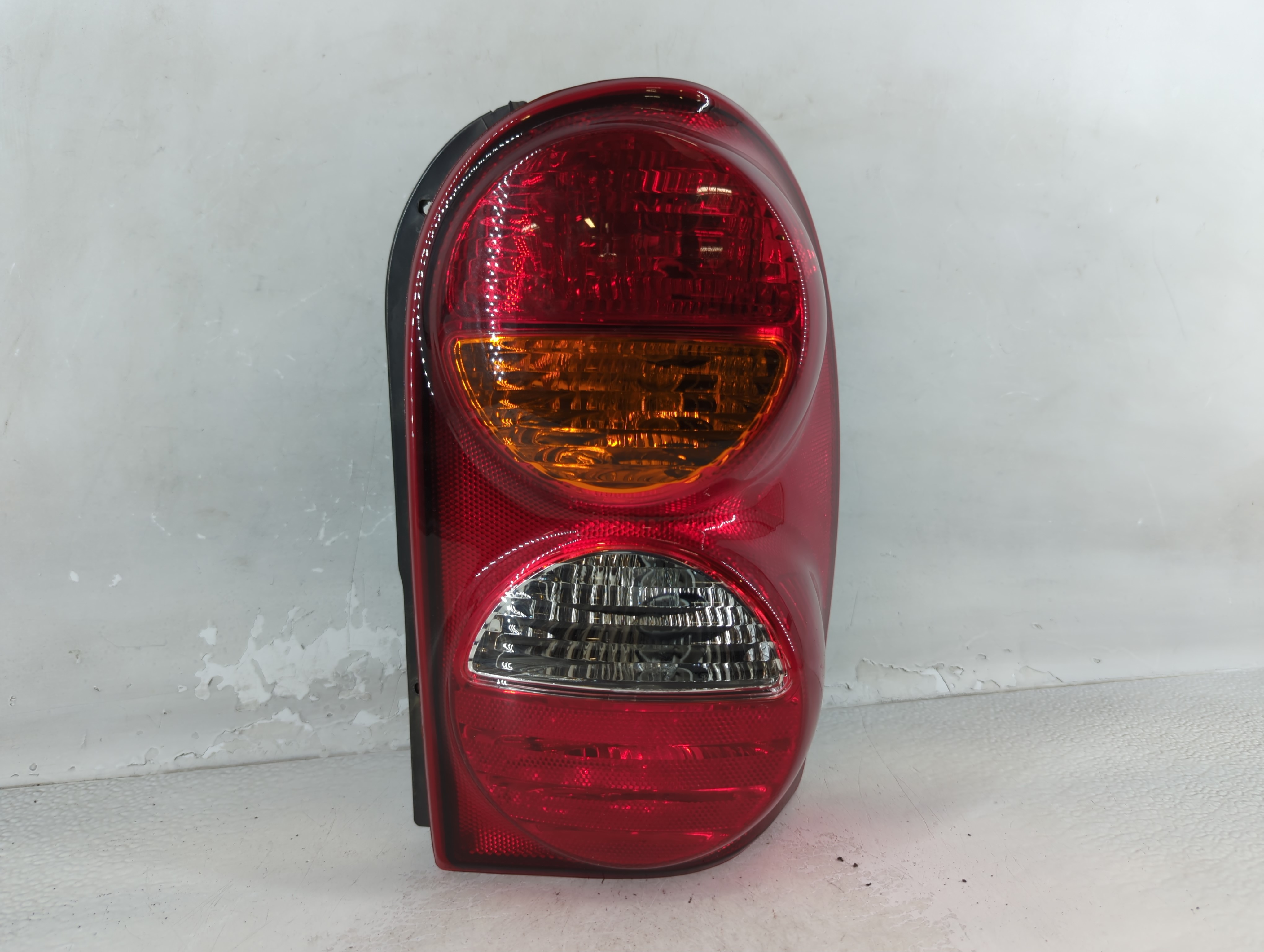 2002-2004 Jeep Liberty Passenger Right Side Tail Light Taillight Oem 1066649 - Oemusedautoparts1.com