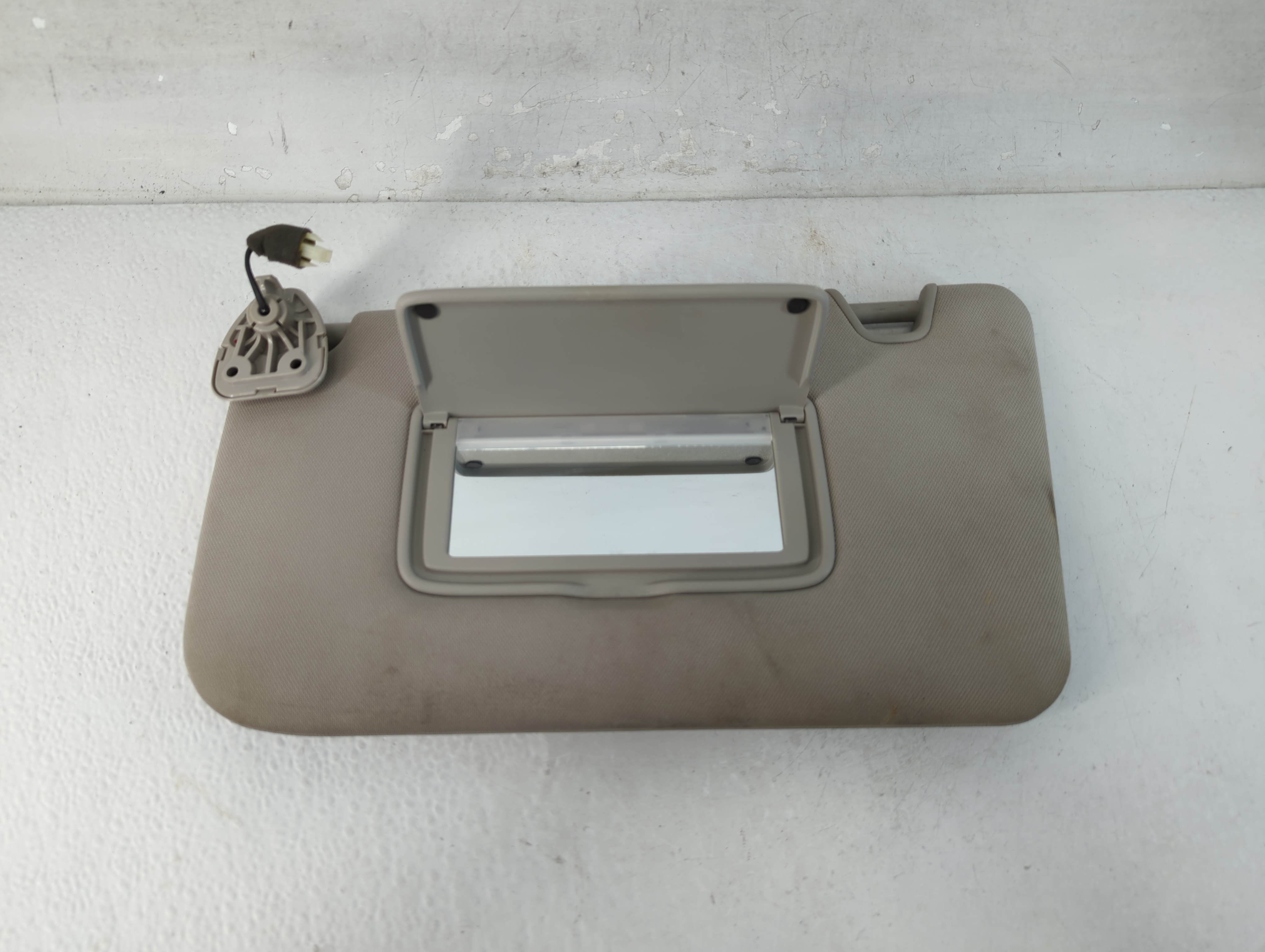 2014-2017 Nissan Rogue Driver Sun Visor Mirror Left Sunvisor Tan 1066661 - Oemusedautoparts1.com