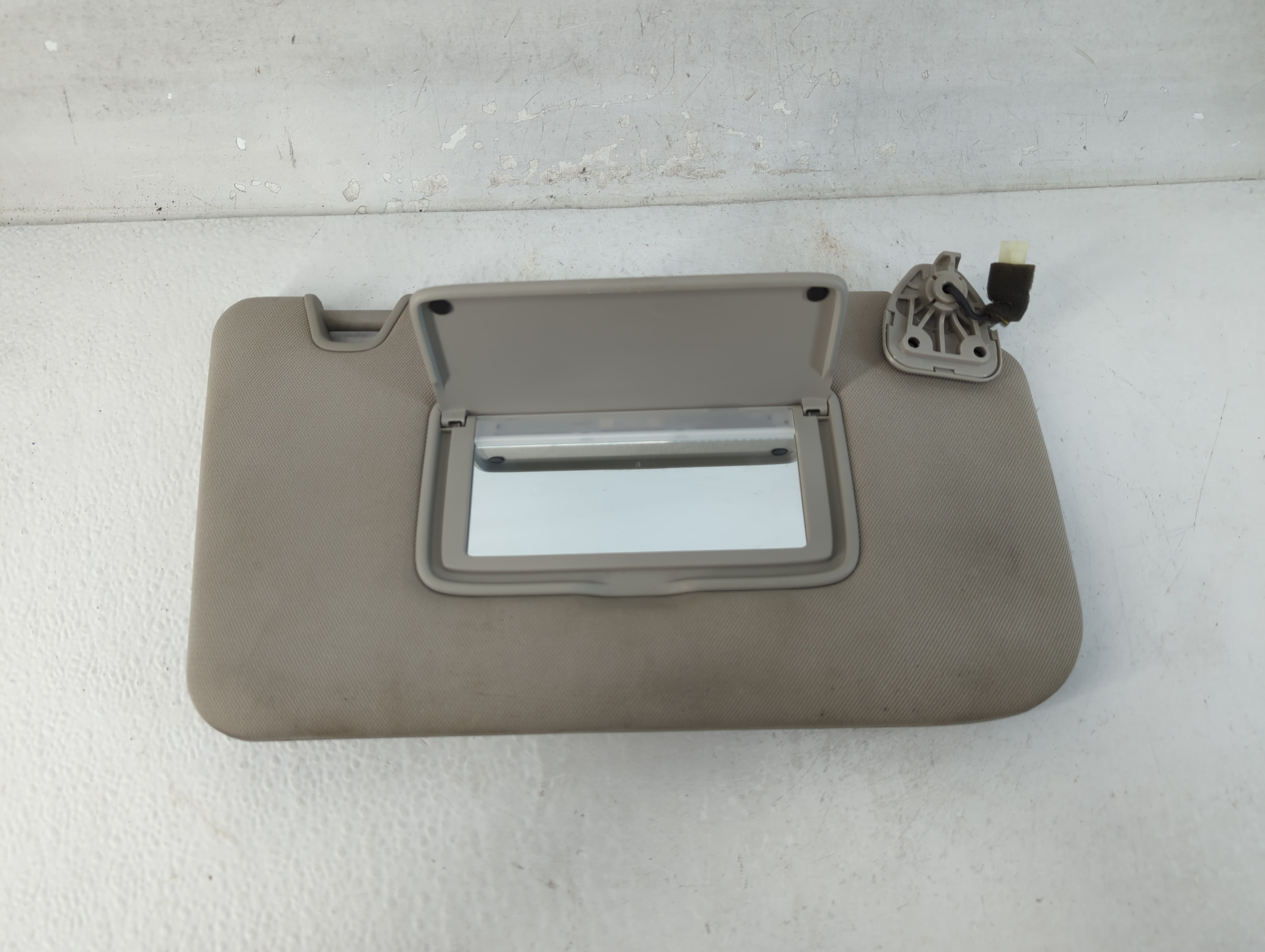 2014-2017 Nissan Rogue Passenger Sun Visor Mirror Right Sunvisor Tan 1066662 - Oemusedautoparts1.com
