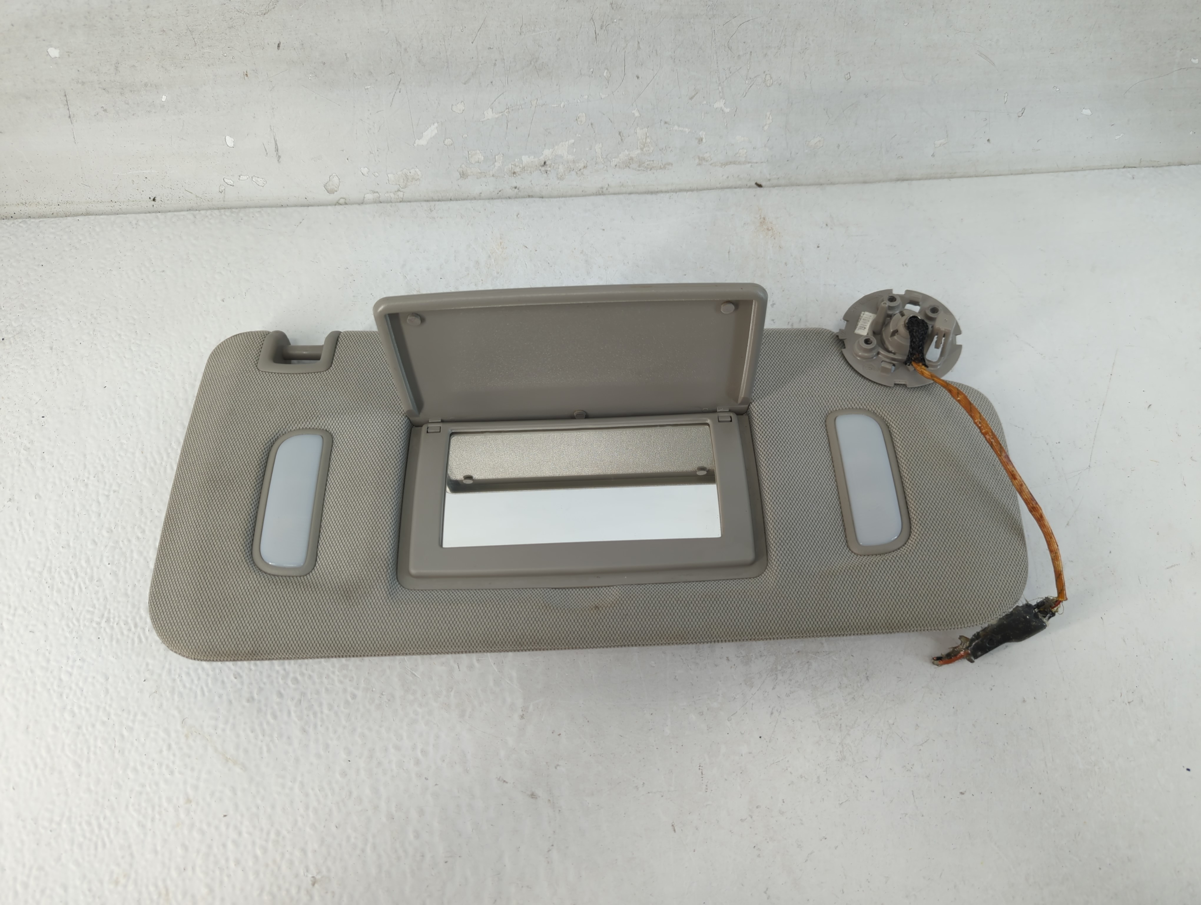 2010-2017 Chevrolet Equinox Passenger Sun Visor Mirror Right Sunvisor 1066663 - Oemusedautoparts1.com