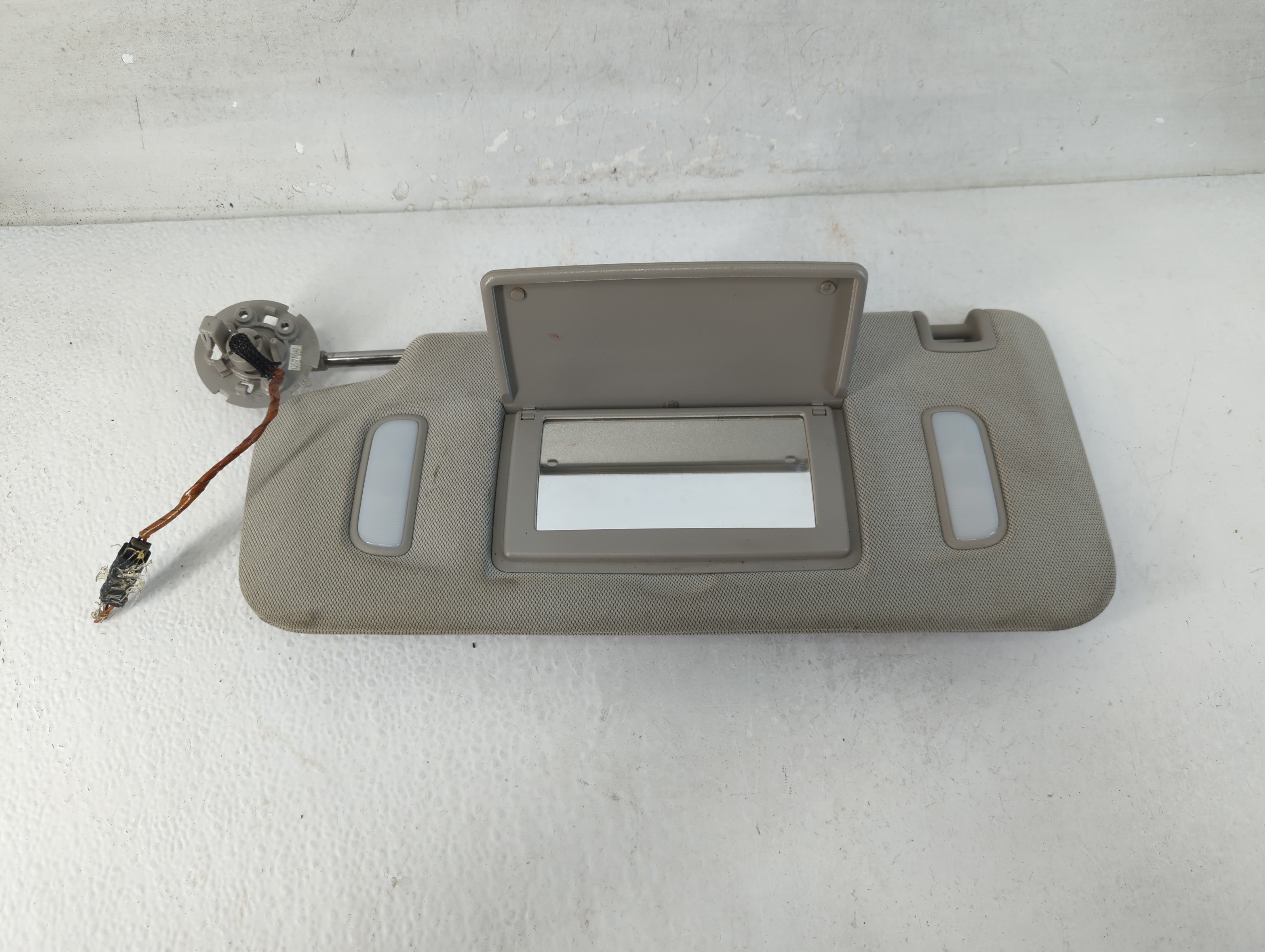 2010-2017 Chevrolet Equinox Driver Sun Visor Mirror Left Sunvisor Tan 1066664 - Oemusedautoparts1.com