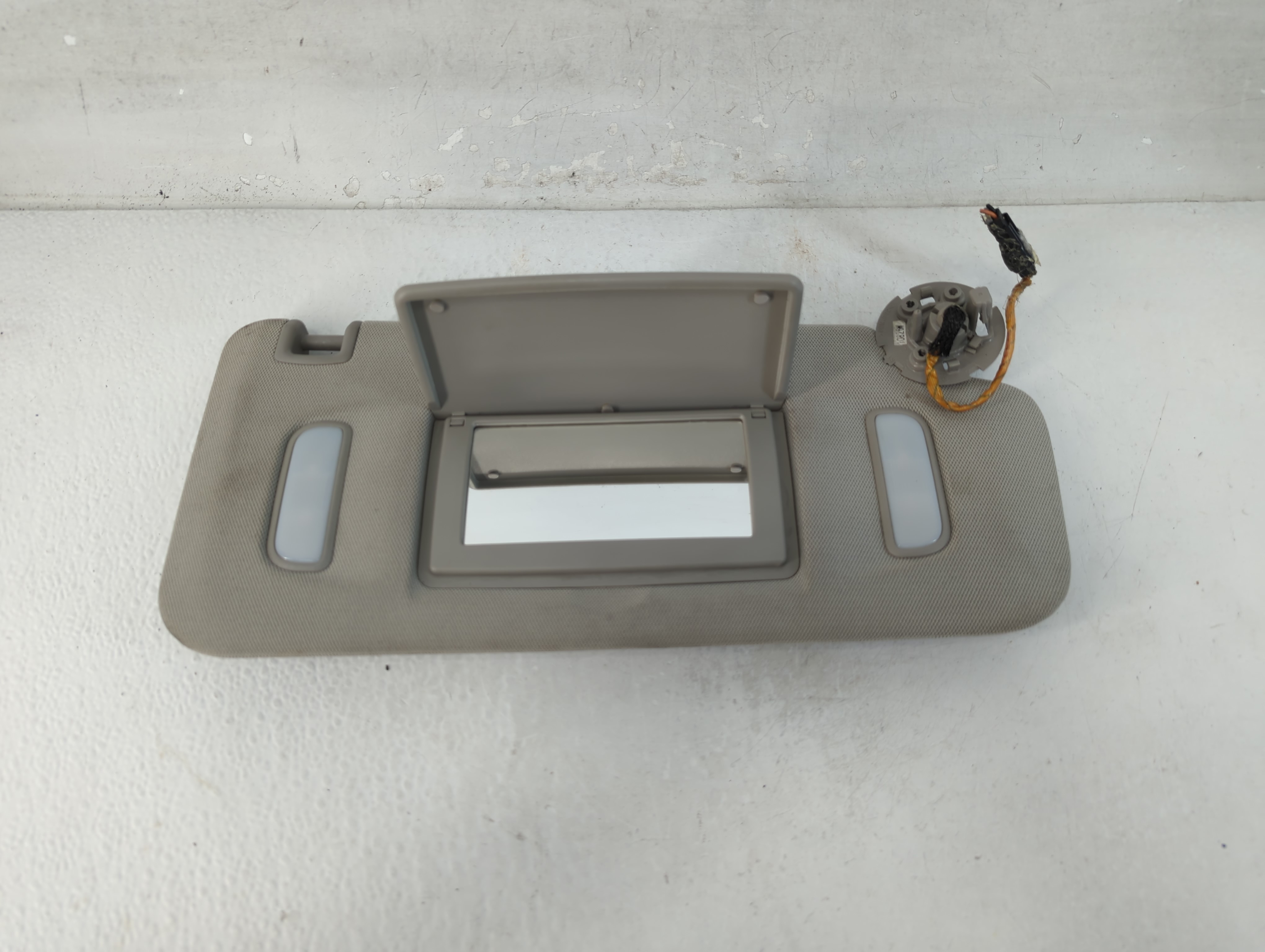 2010-2017 Chevrolet Equinox Passenger Sun Visor Mirror Right Sunvisor 1066665 - Oemusedautoparts1.com