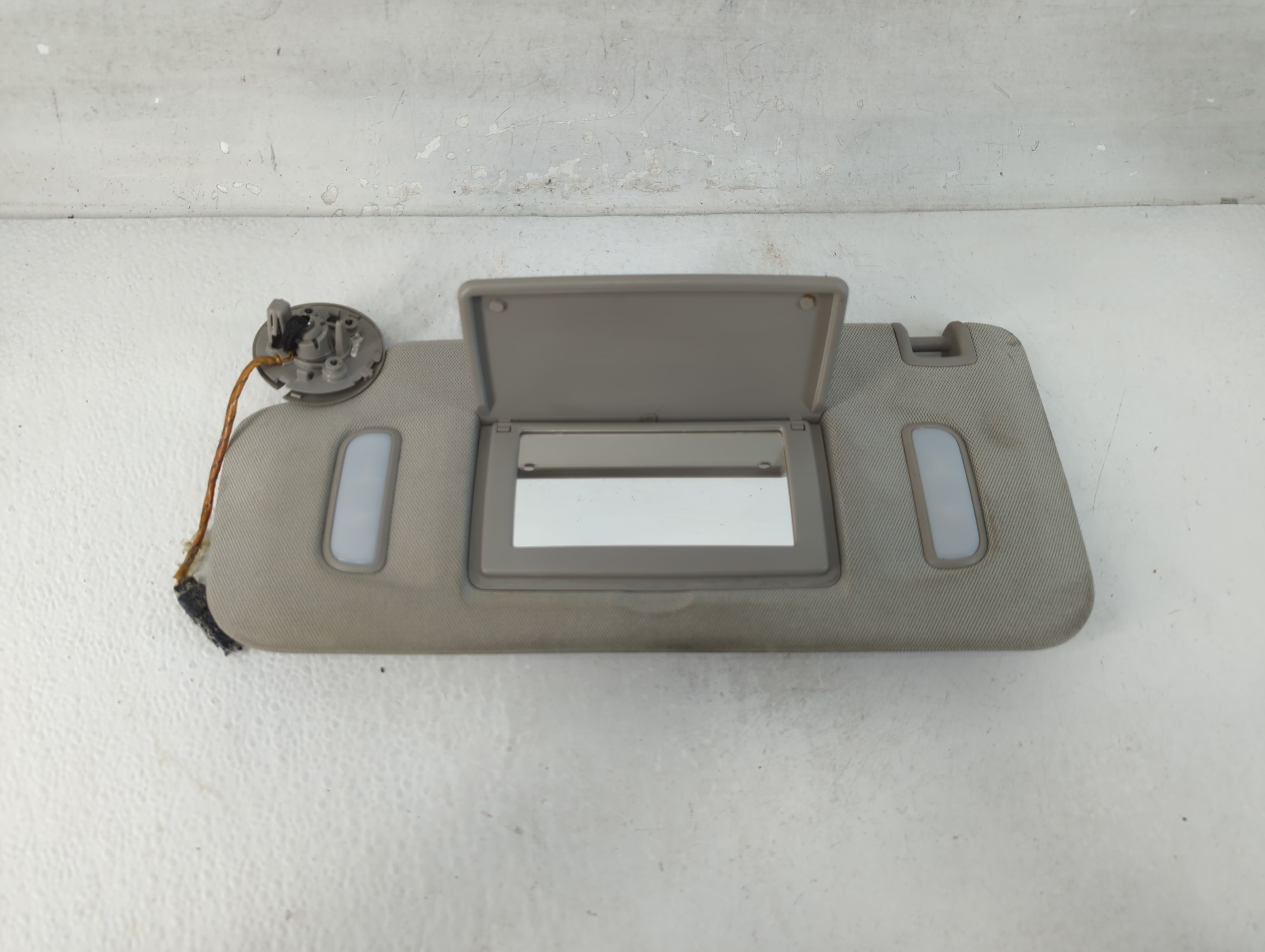 2010-2017 Chevrolet Equinox Driver Sun Visor Mirror Left Sunvisor Tan 1066666 - Oemusedautoparts1.com