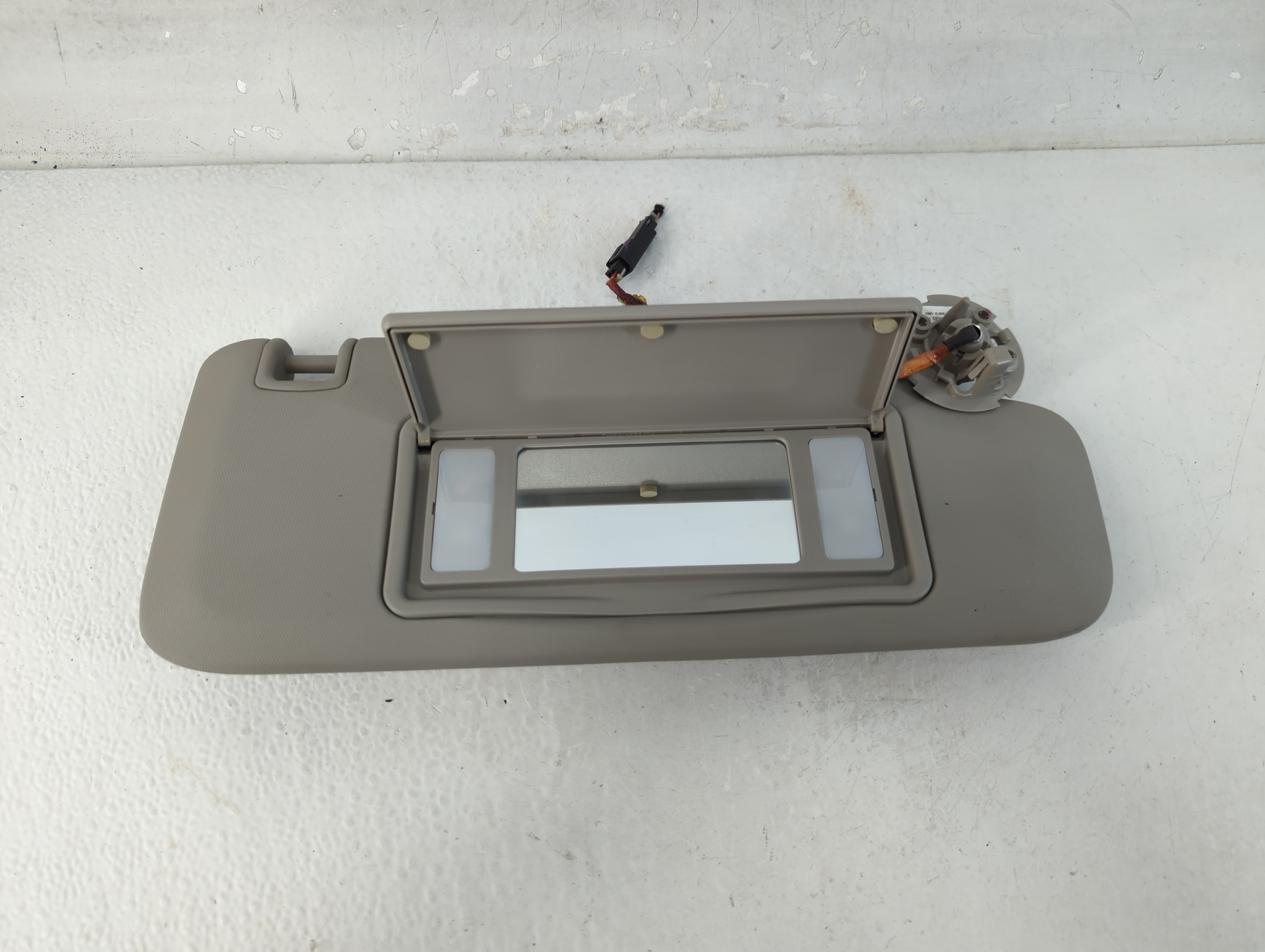 2011-2016 Chevrolet Cruze Passenger Sun Visor Mirror Right Sunvisor Gray 1066675 - Oemusedautoparts1.com