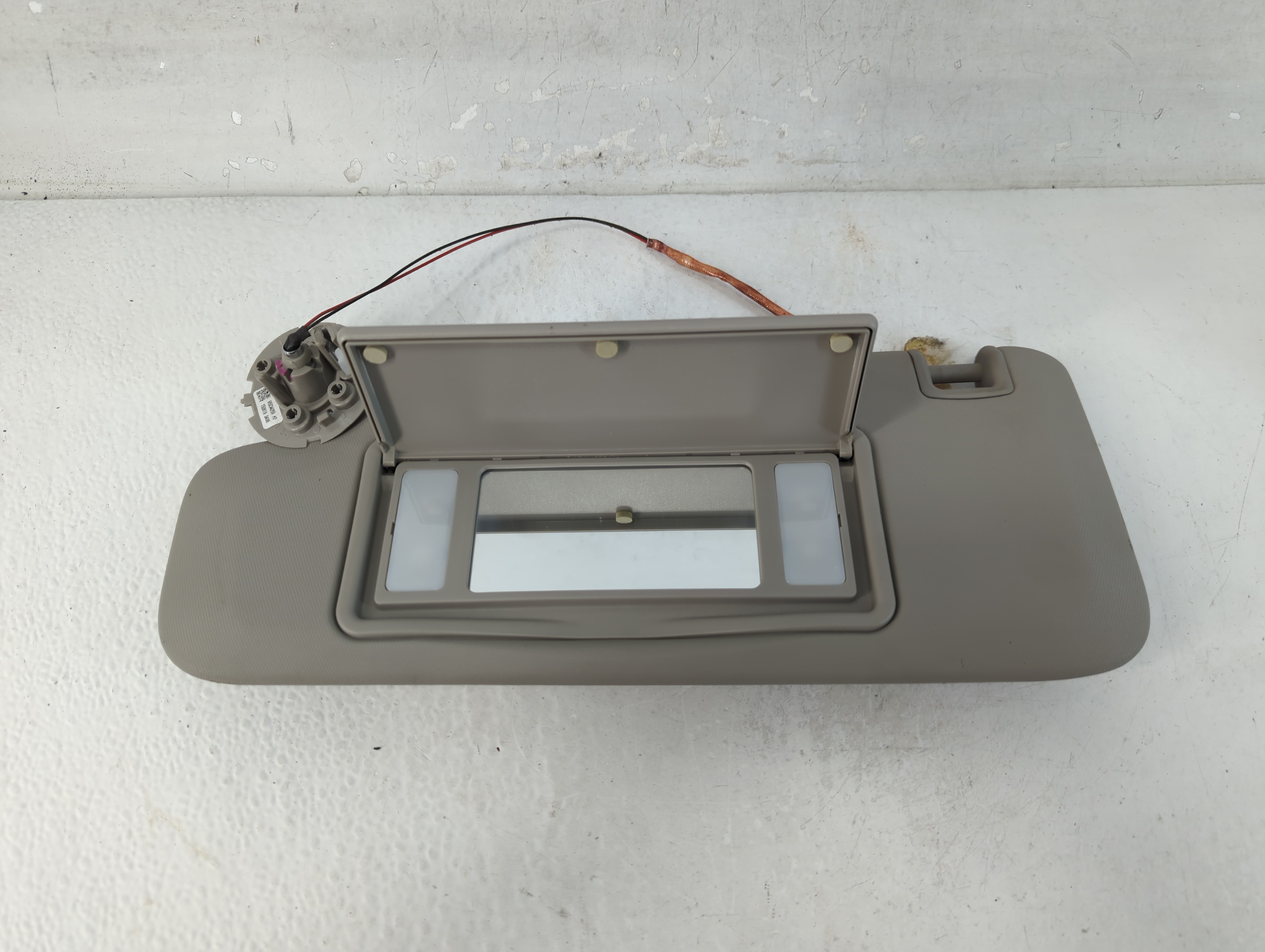 2011-2016 Chevrolet Cruze Driver Sun Visor Mirror Left Sunvisor Gray 1066677 - Oemusedautoparts1.com