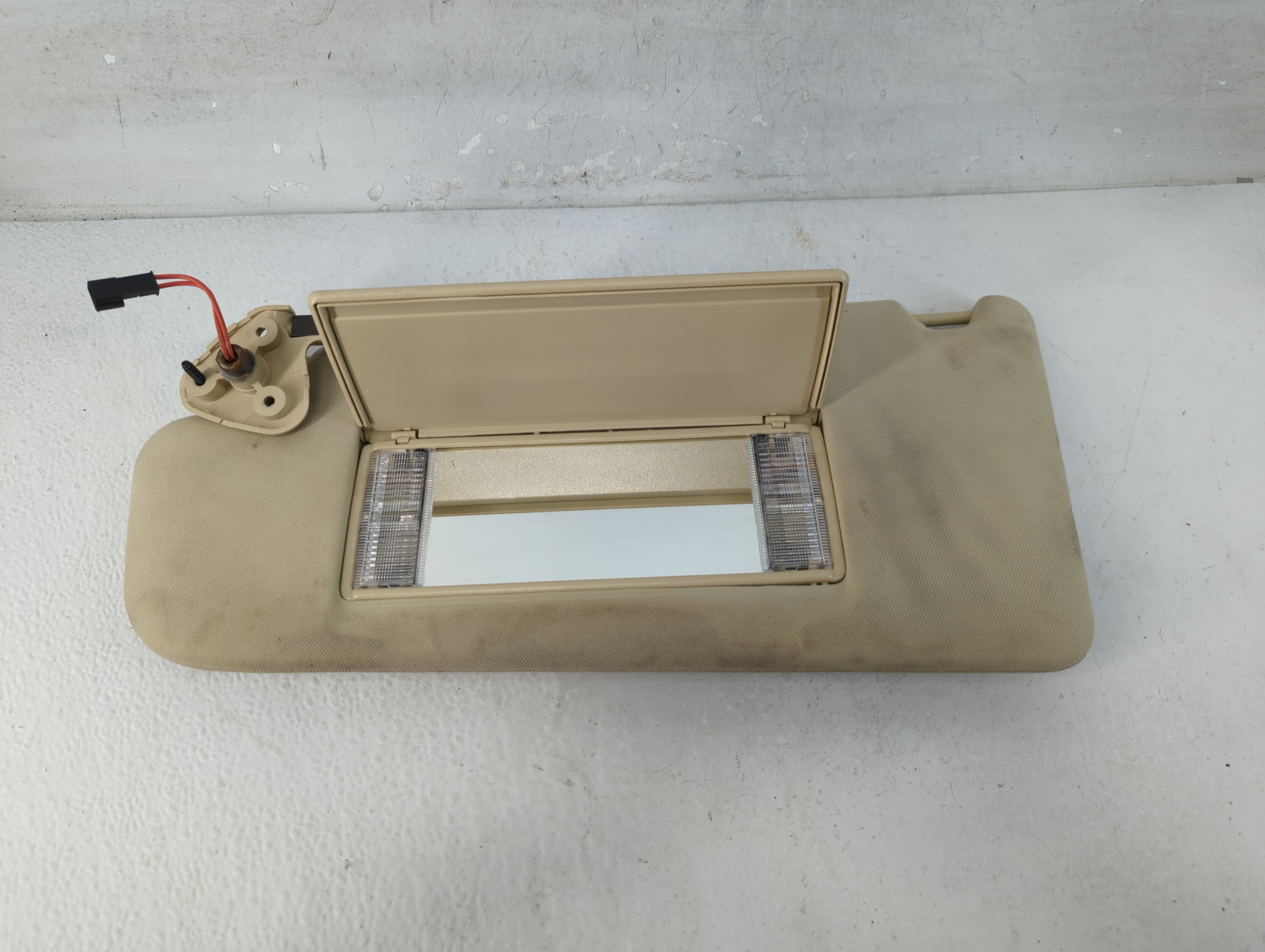2010-2012 Land Rover Range Rover Driver Sun Visor Mirror Left Sunvisor 1066763 - Oemusedautoparts1.com