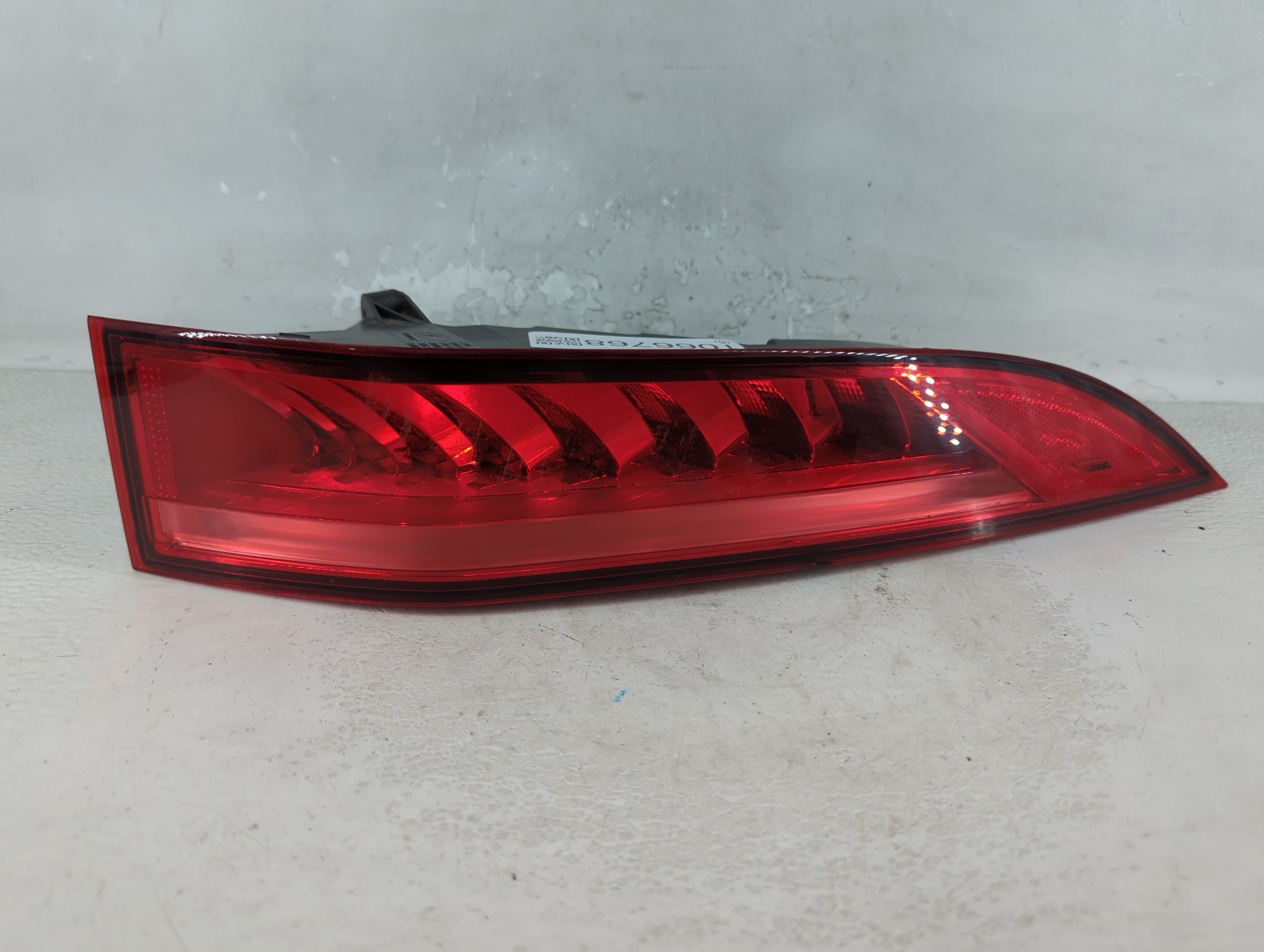 Picture of 2017-2020 Jaguar F-pace Passenger Right Side Tail Light Taillight Oem 1066768