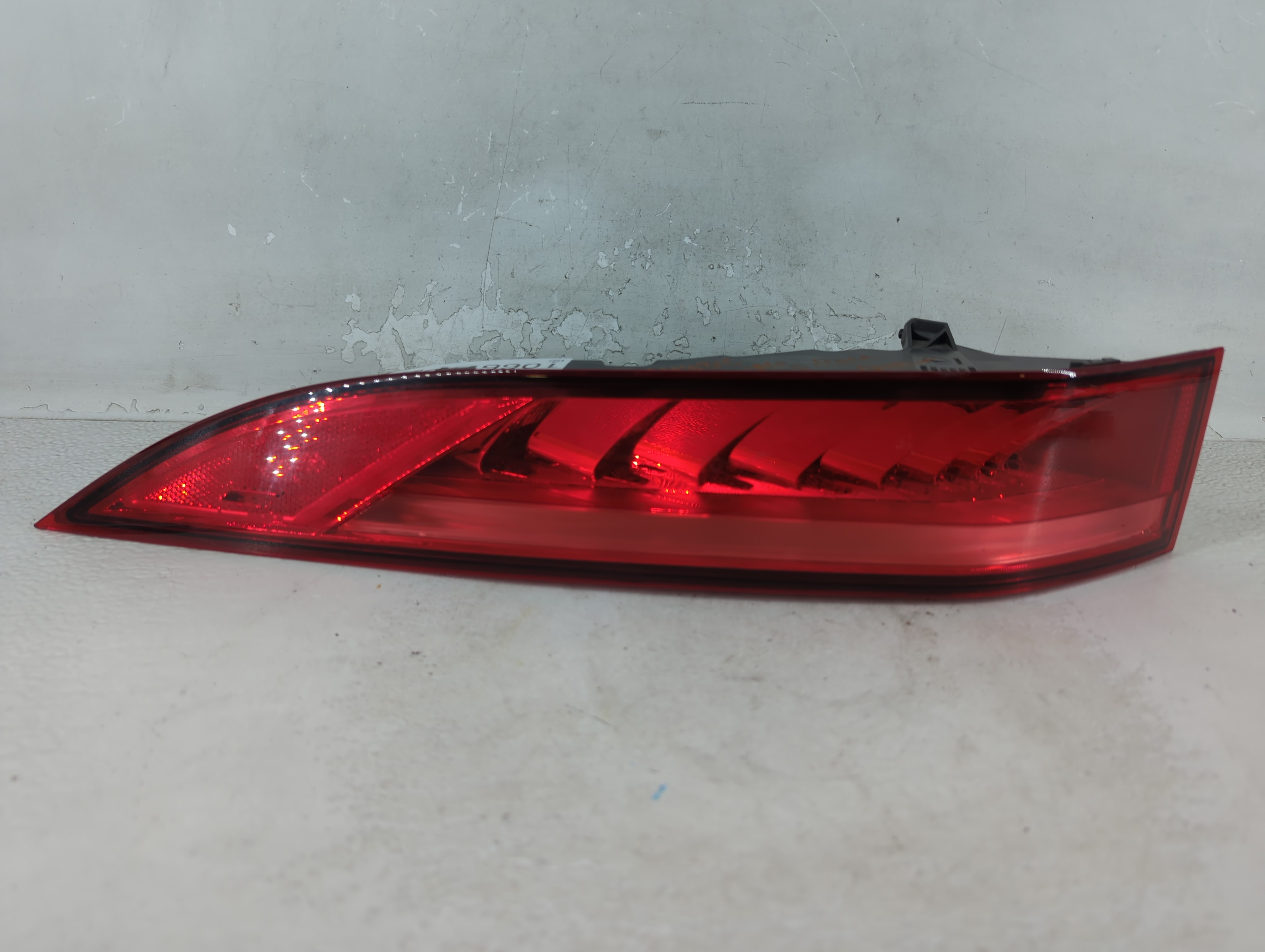 Picture of 2017-2020 Jaguar F-pace Driver Left Side Tail Light Taillight Oem 1066770