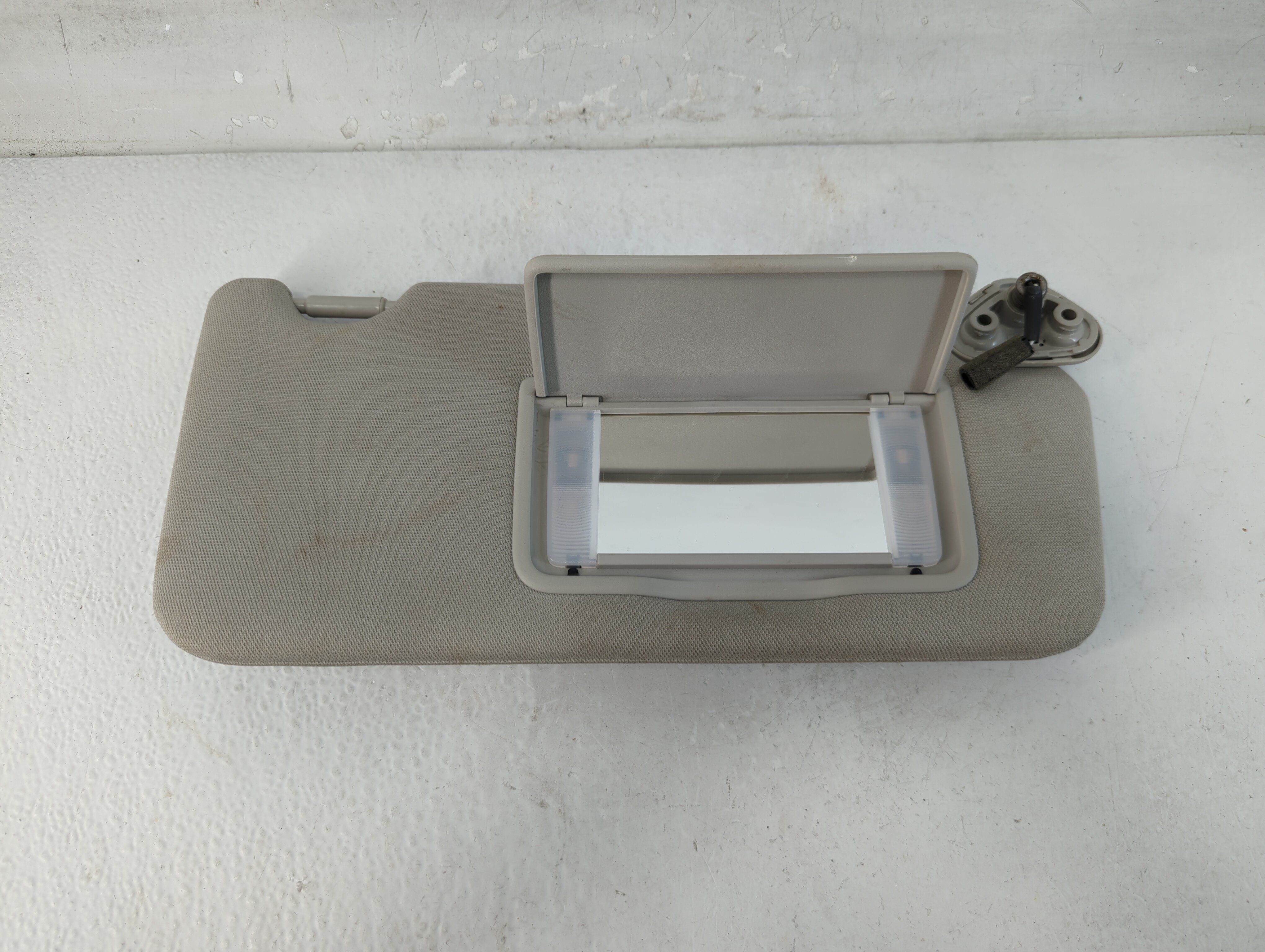 2010-2014 Subaru Legacy Passenger Sun Visor Mirror Right Sunvisor Gray 1066779 - Oemusedautoparts1.com
