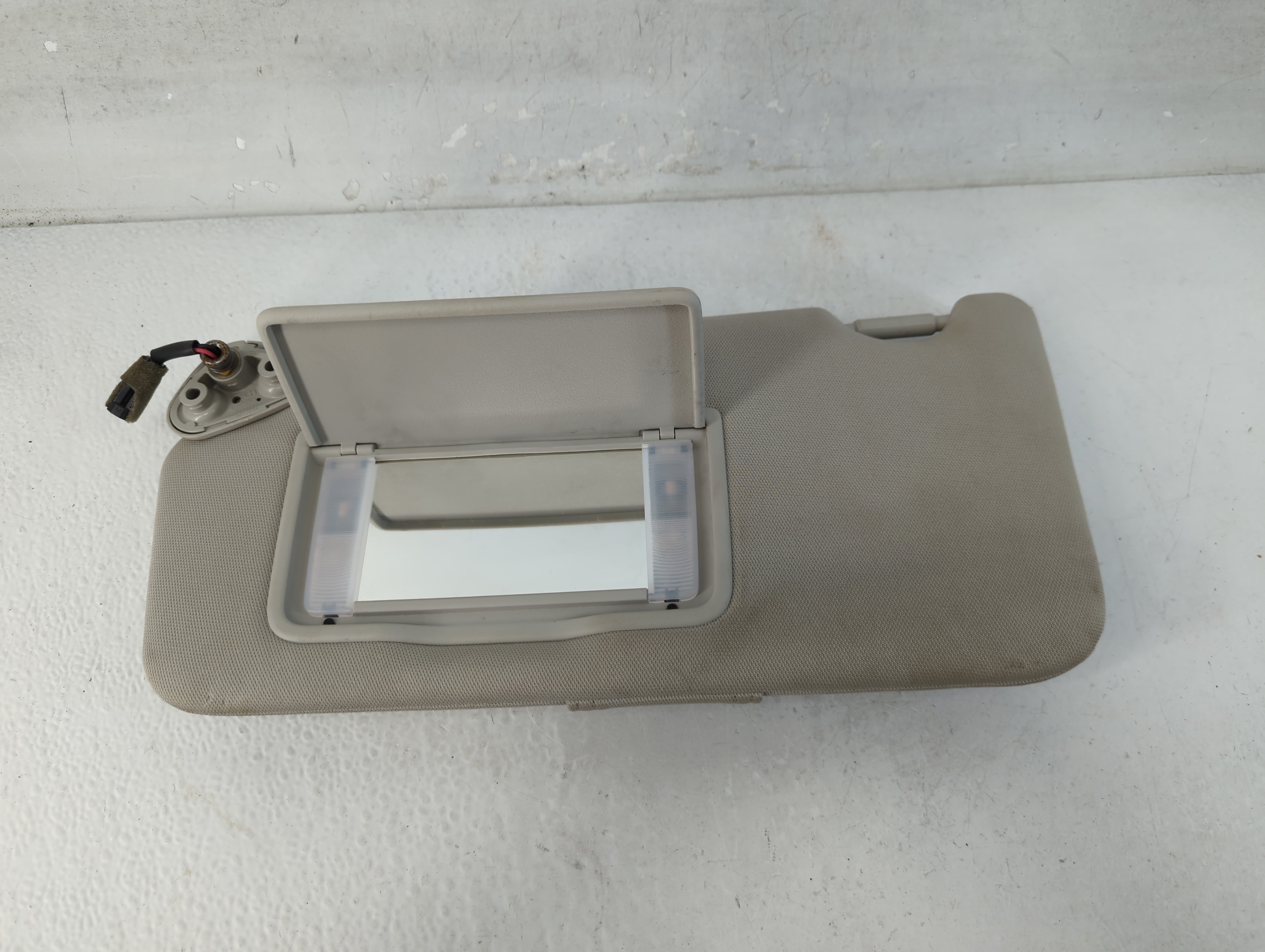 2010-2014 Subaru Legacy Driver Sun Visor Mirror Left Sunvisor Gray 1066780 - Oemusedautoparts1.com