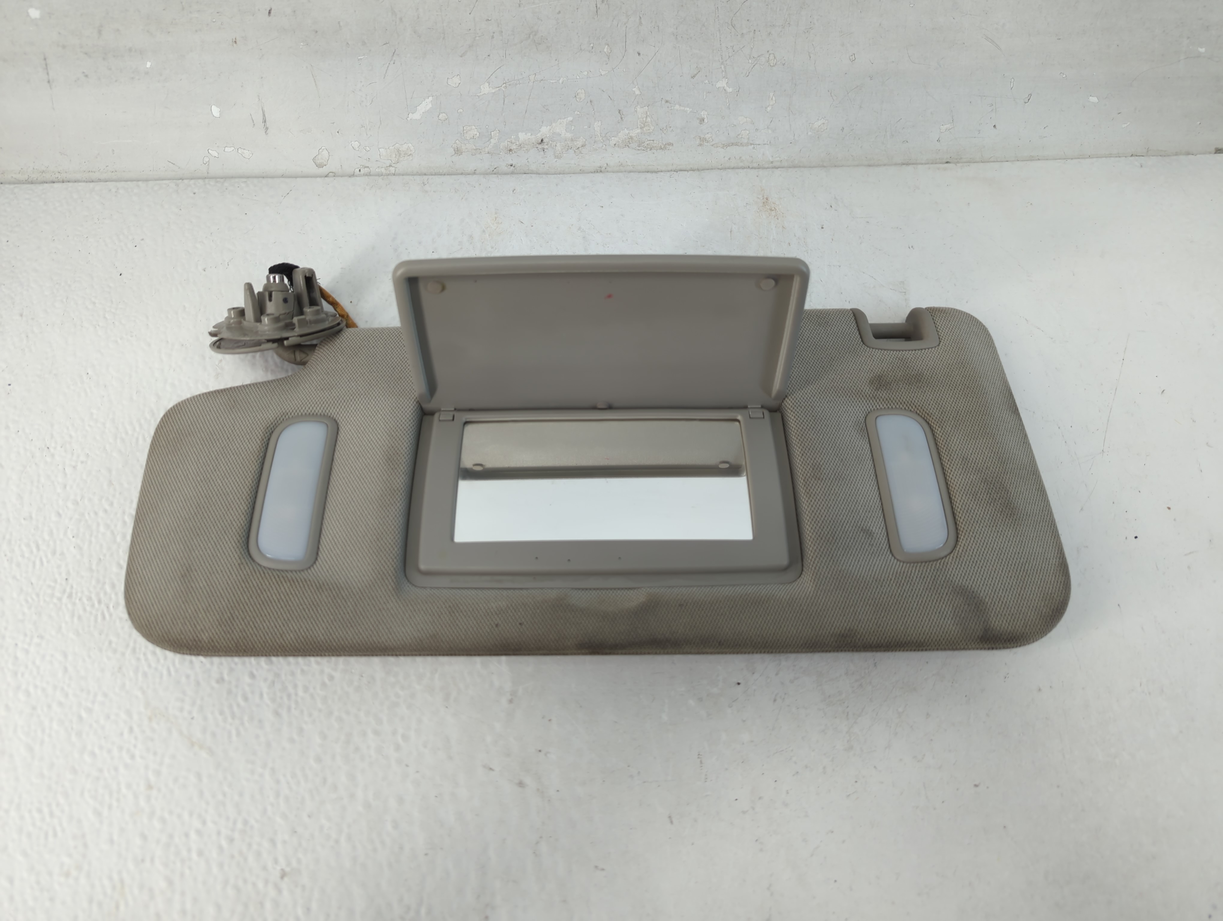 2010-2017 Chevrolet Equinox Driver Sun Visor Mirror Left Sunvisor Gray 1066788 - Oemusedautoparts1.com