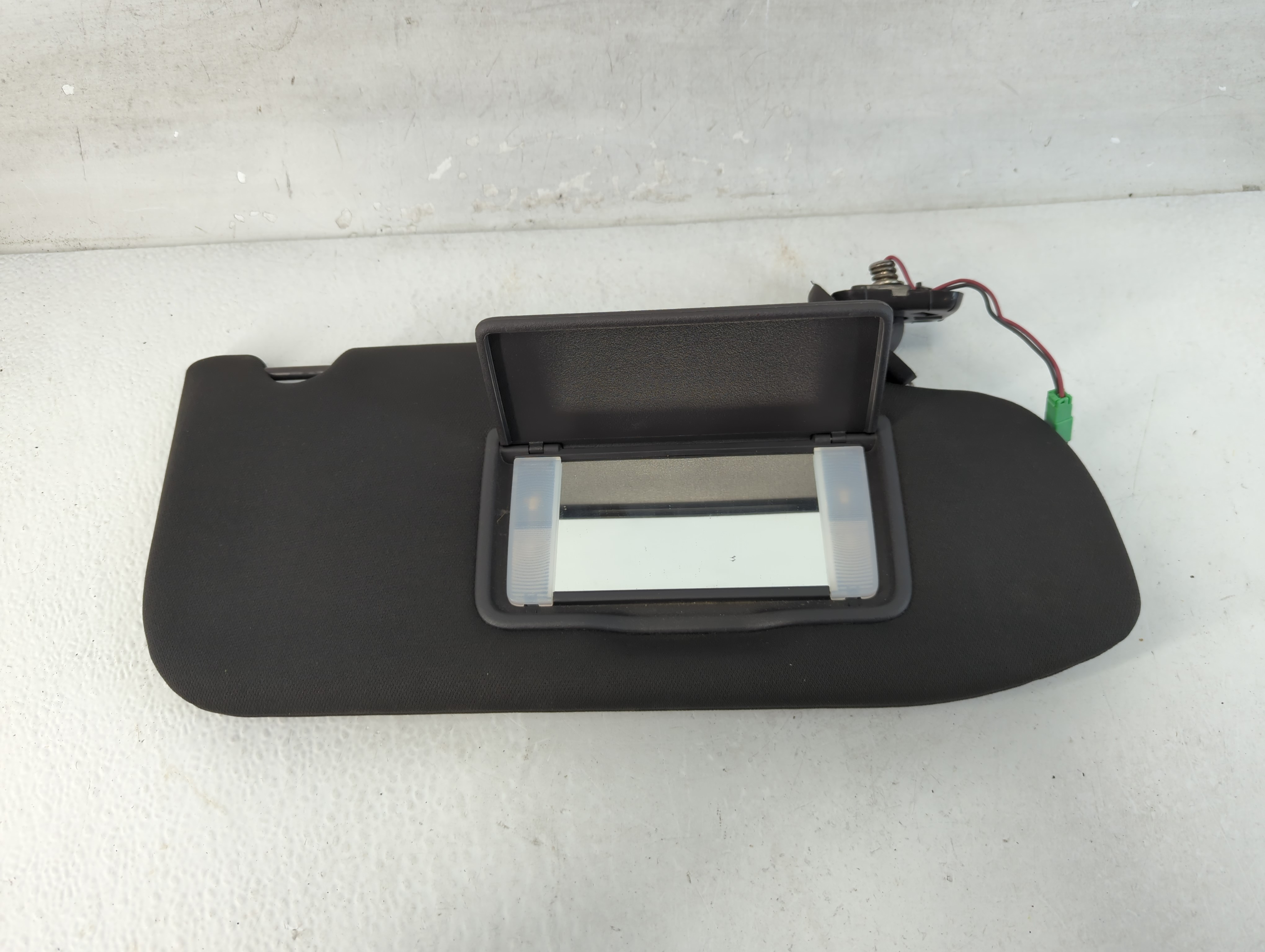 2013-2019 Ford Taurus Passenger Sun Visor Mirror Right Sunvisor Black 1066859 - Oemusedautoparts1.com