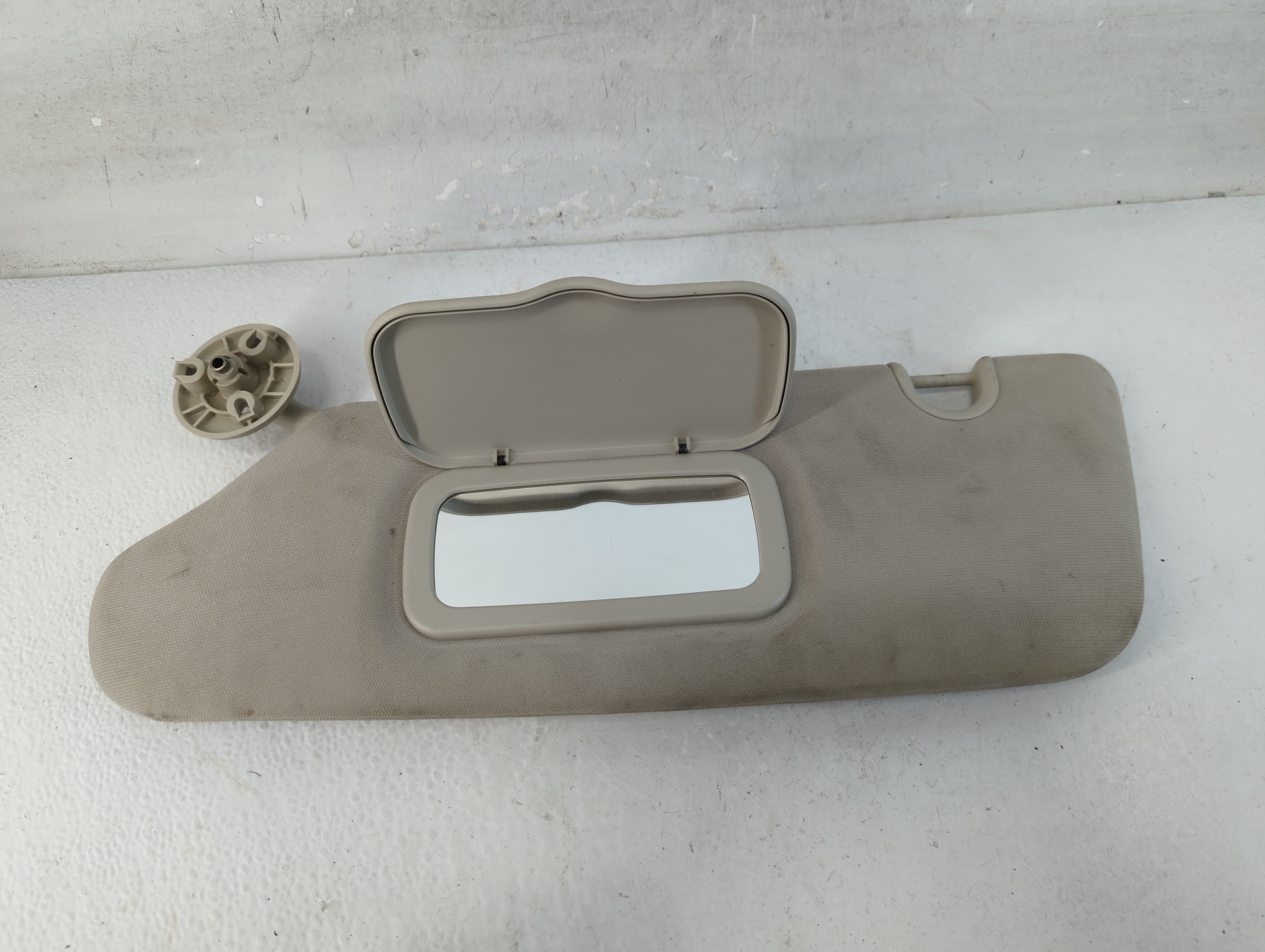 Dodge Caravan Passenger Sun Visor Mirror Right Sunvisor Grey 1066861 - Oemusedautoparts1.com