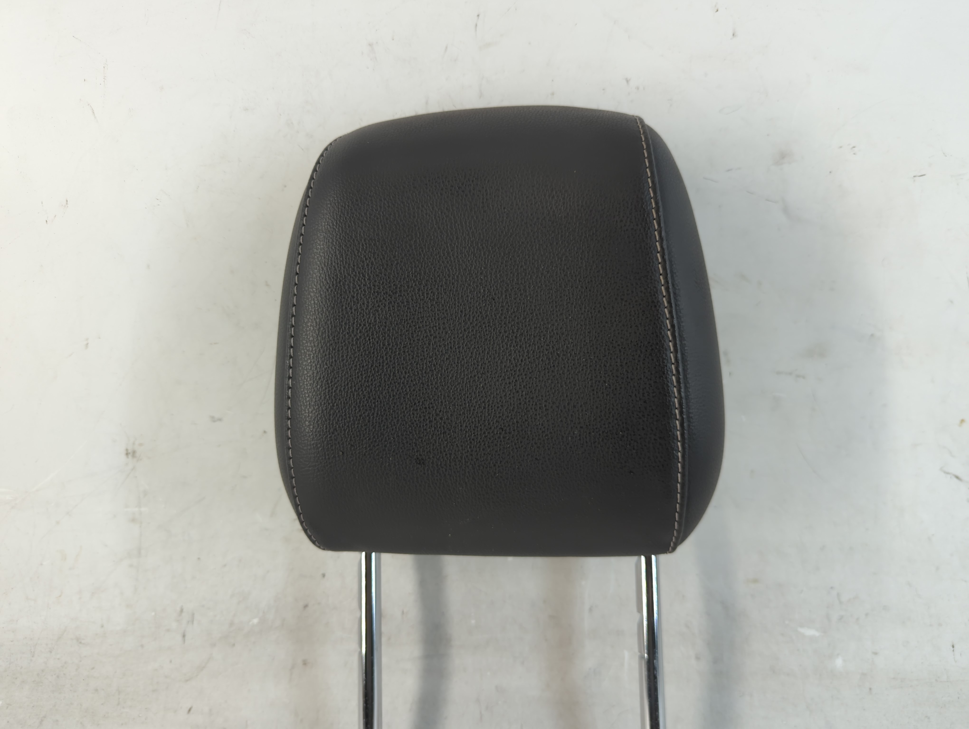 2011-2014 Chrysler 300 Headrest Head Rest Rear Seat 1066872 - Oemusedautoparts1.com
