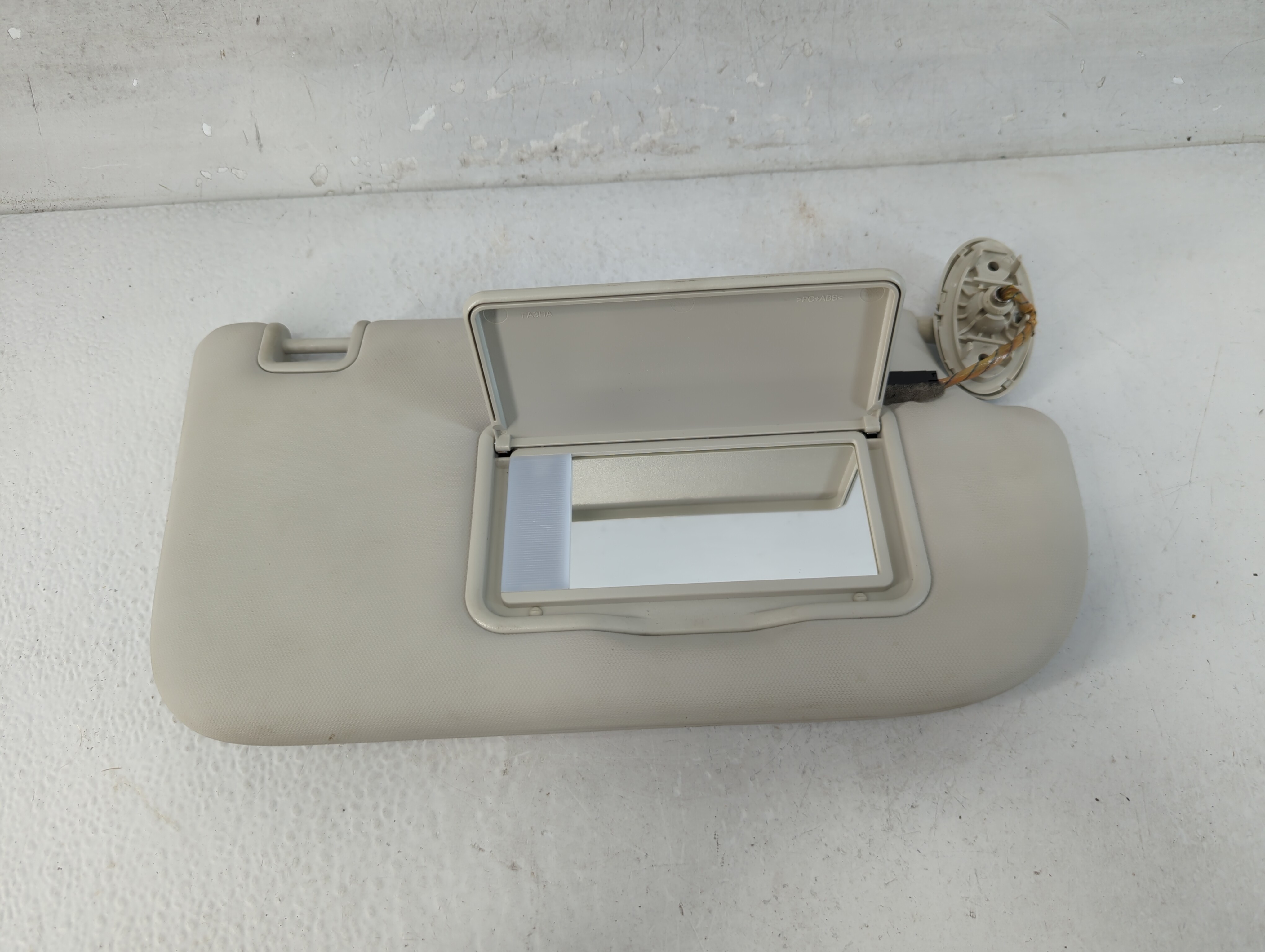 2013-2019 Ford Escape Passenger Sun Visor Mirror Right Sunvisor Cream 1066874 - Oemusedautoparts1.com