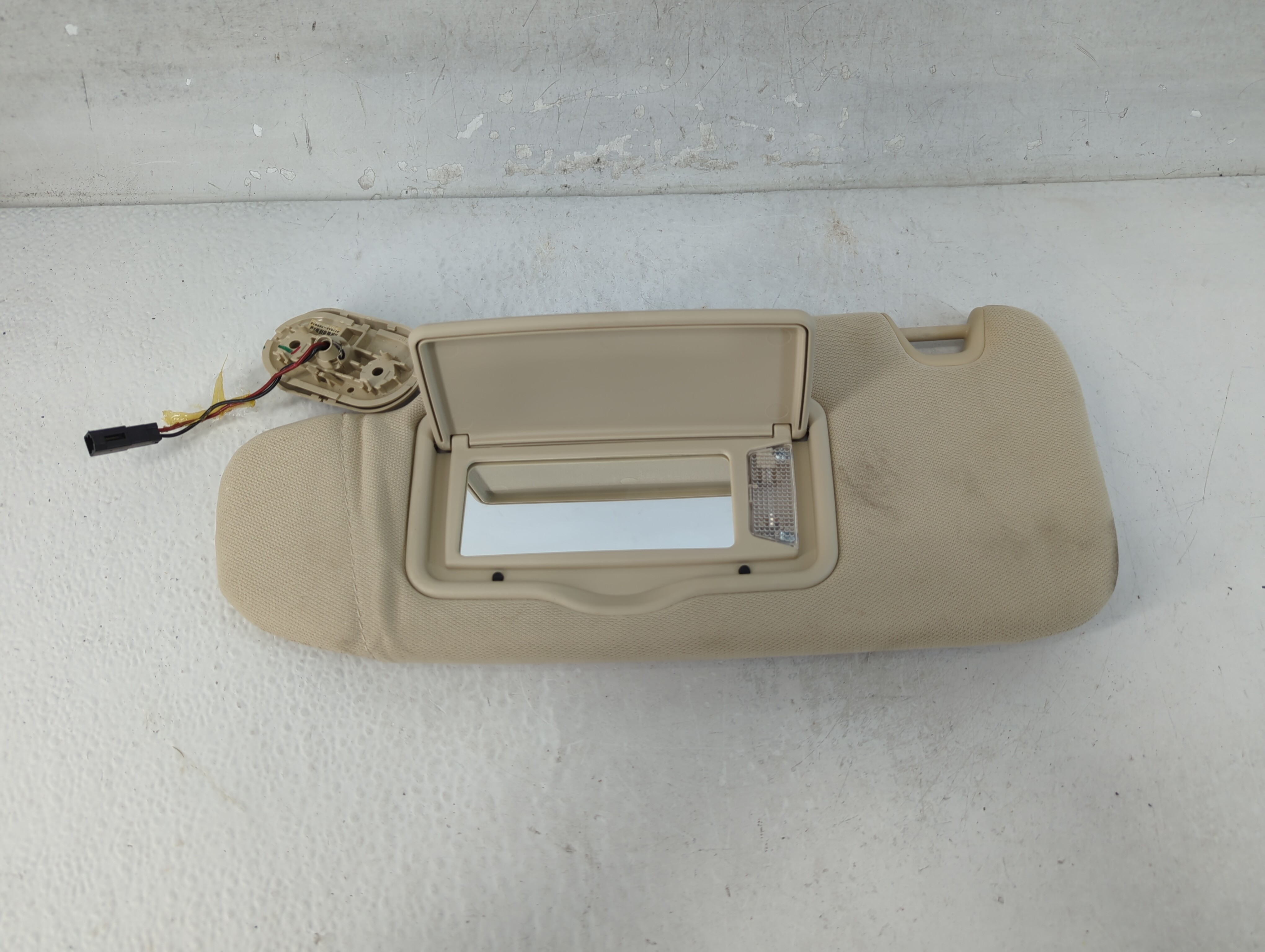 2010-2012 Ford Fusion Driver Sun Visor Mirror Left Sunvisor Beige 1066879 - Oemusedautoparts1.com