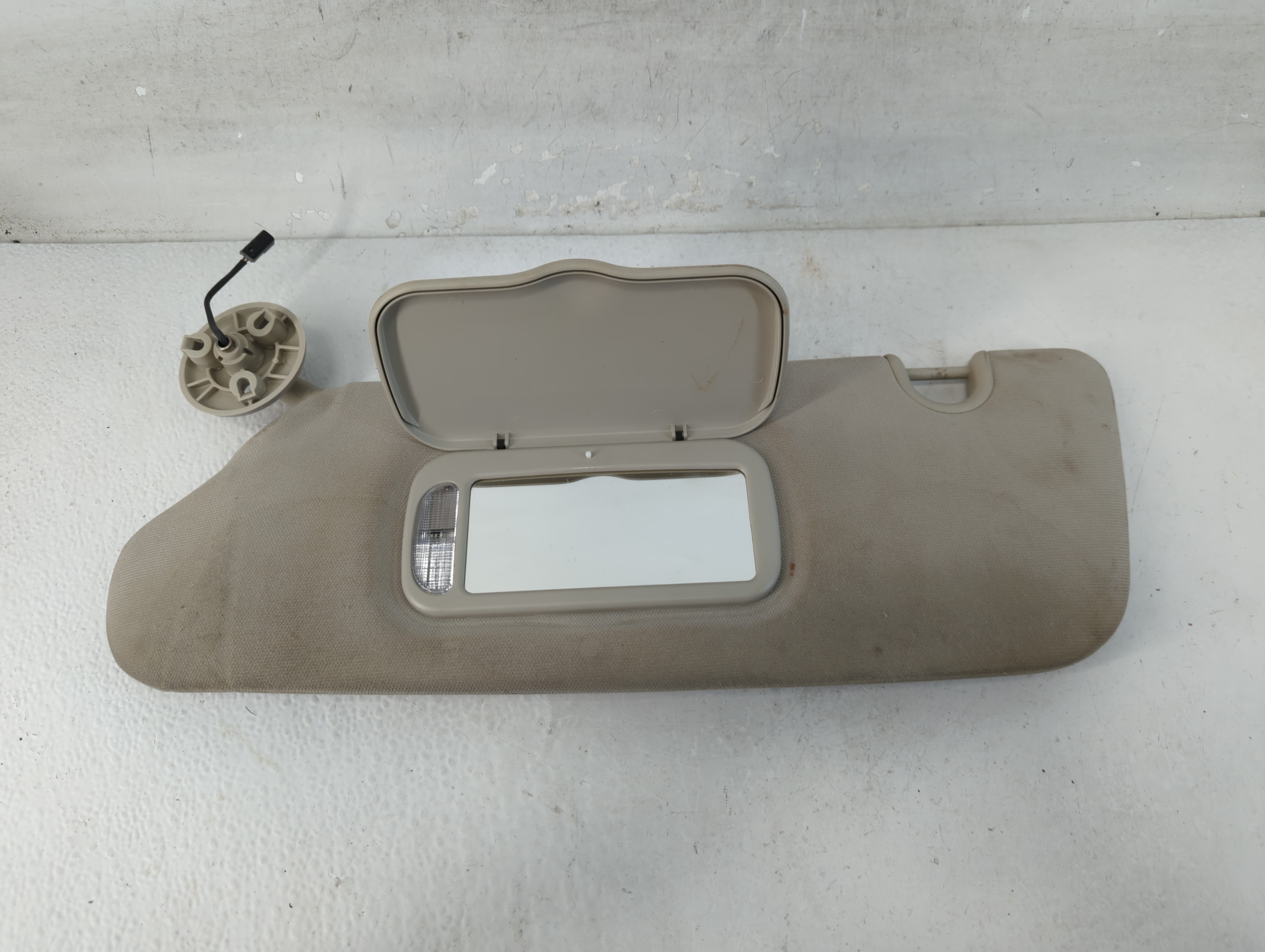 2011-2016 Chrysler Town & Country Driver Sun Visor Mirror Left Sunvisor 1066881 - Oemusedautoparts1.com