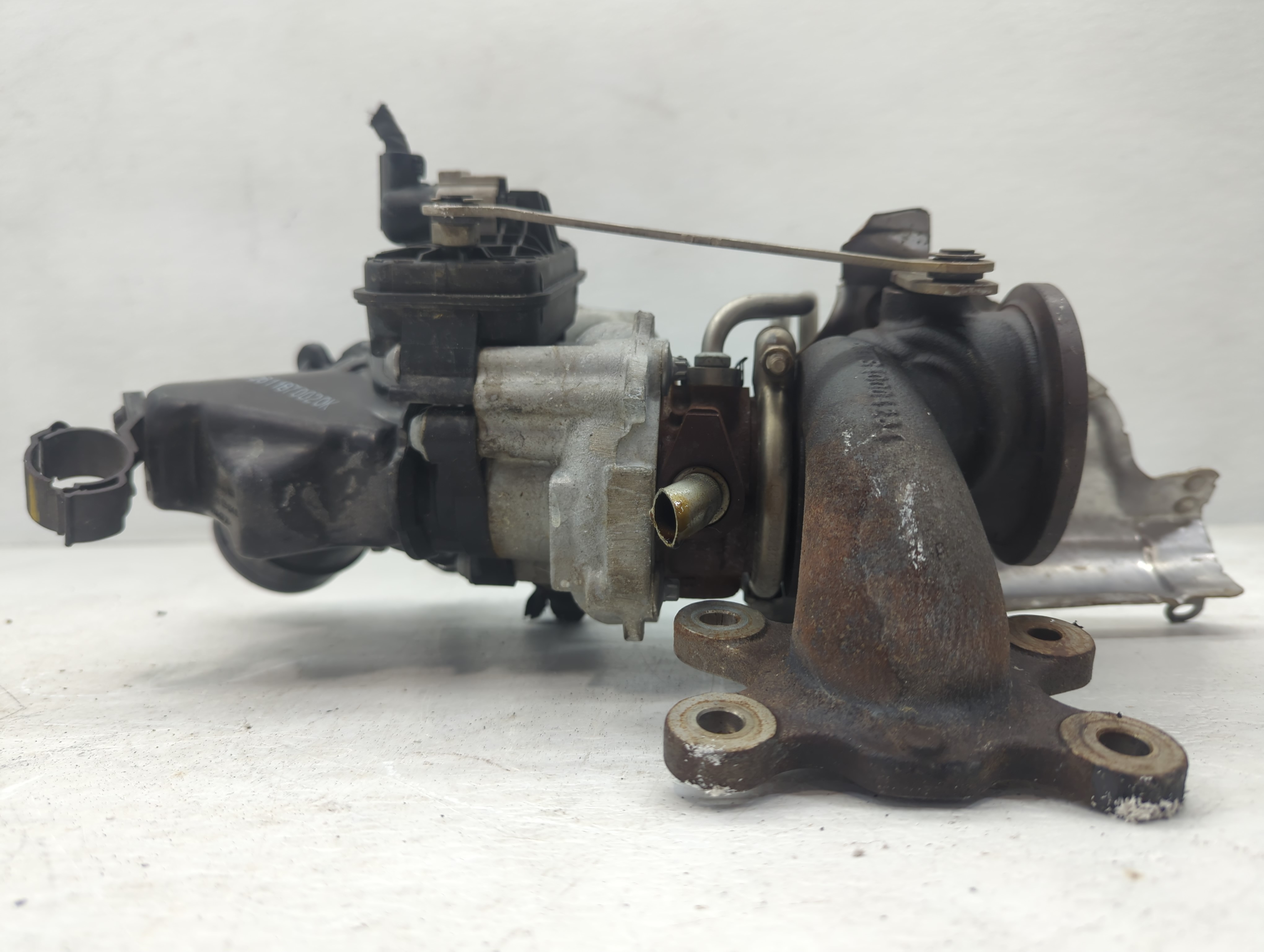 2019 Volkswagen Jetta Turbocharger Exhaust Manifold With Turbo Charger 1066892 - Oemusedautoparts1.com