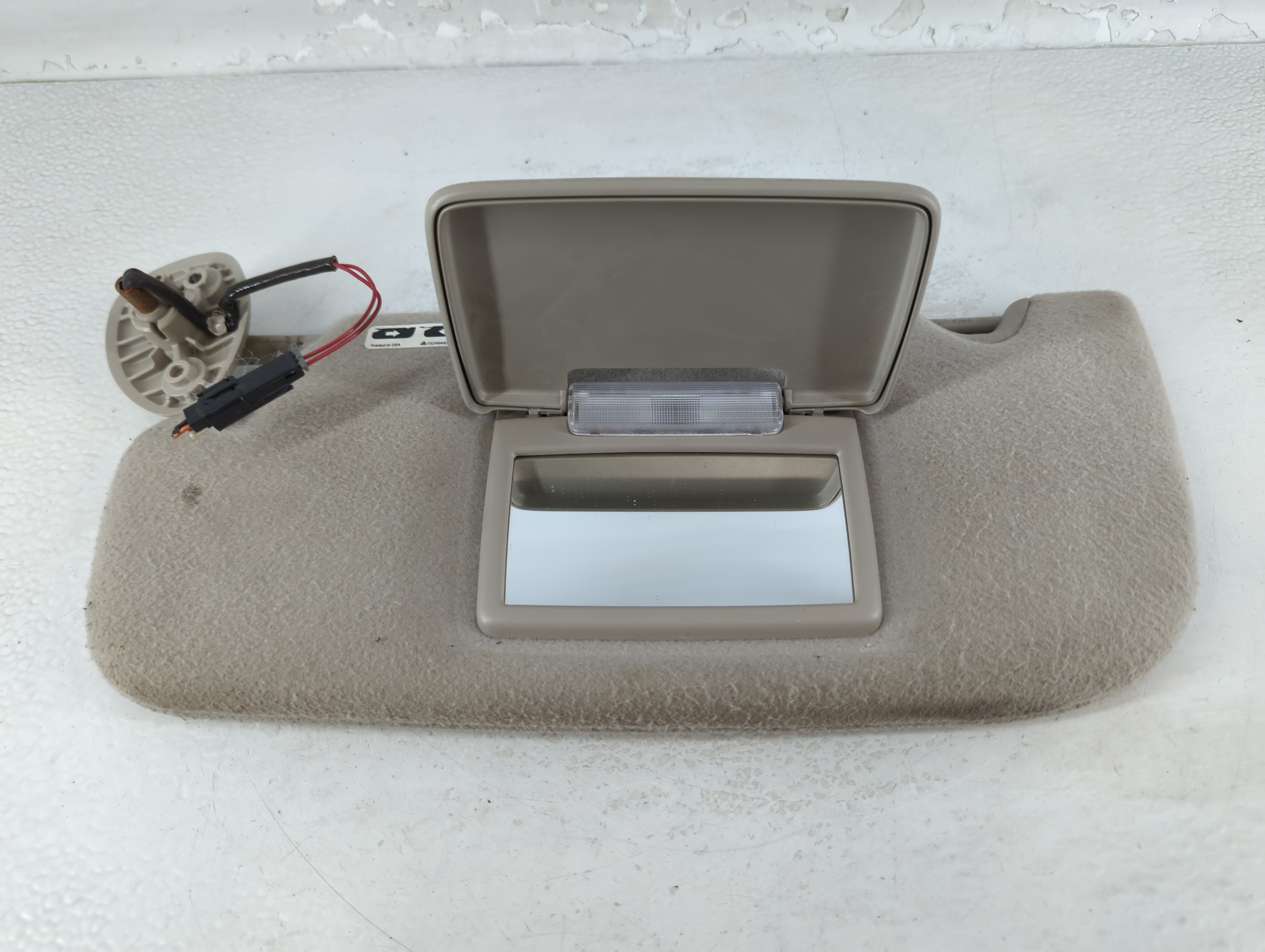 2005-2007 Chevrolet Trailblazer Driver Sun Visor Mirror Left Sunvisor 1066922 - Oemusedautoparts1.com