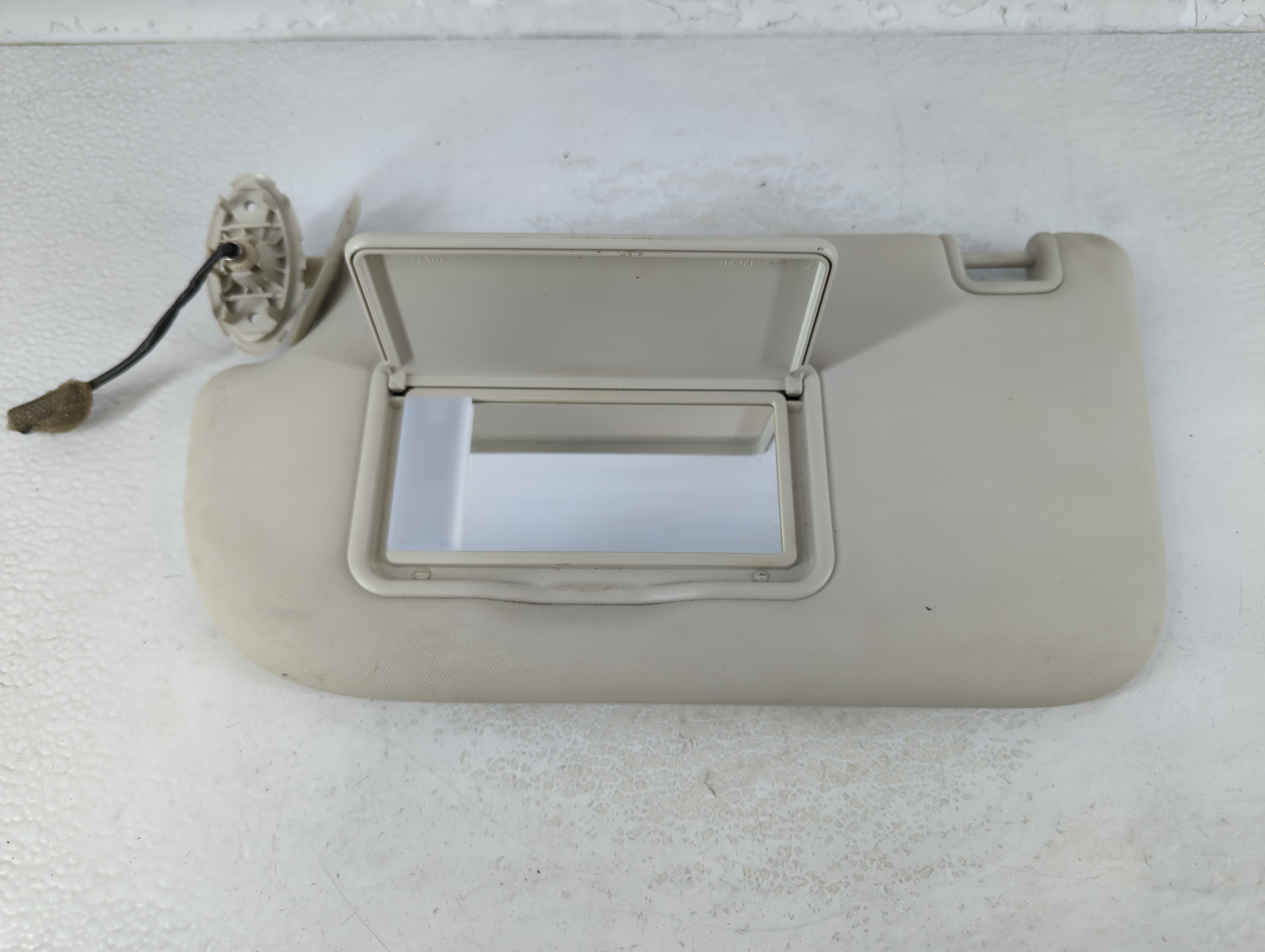 2013-2019 Ford Escape Driver Sun Visor Mirror Left Sunvisor Cream 1066923 - Oemusedautoparts1.com