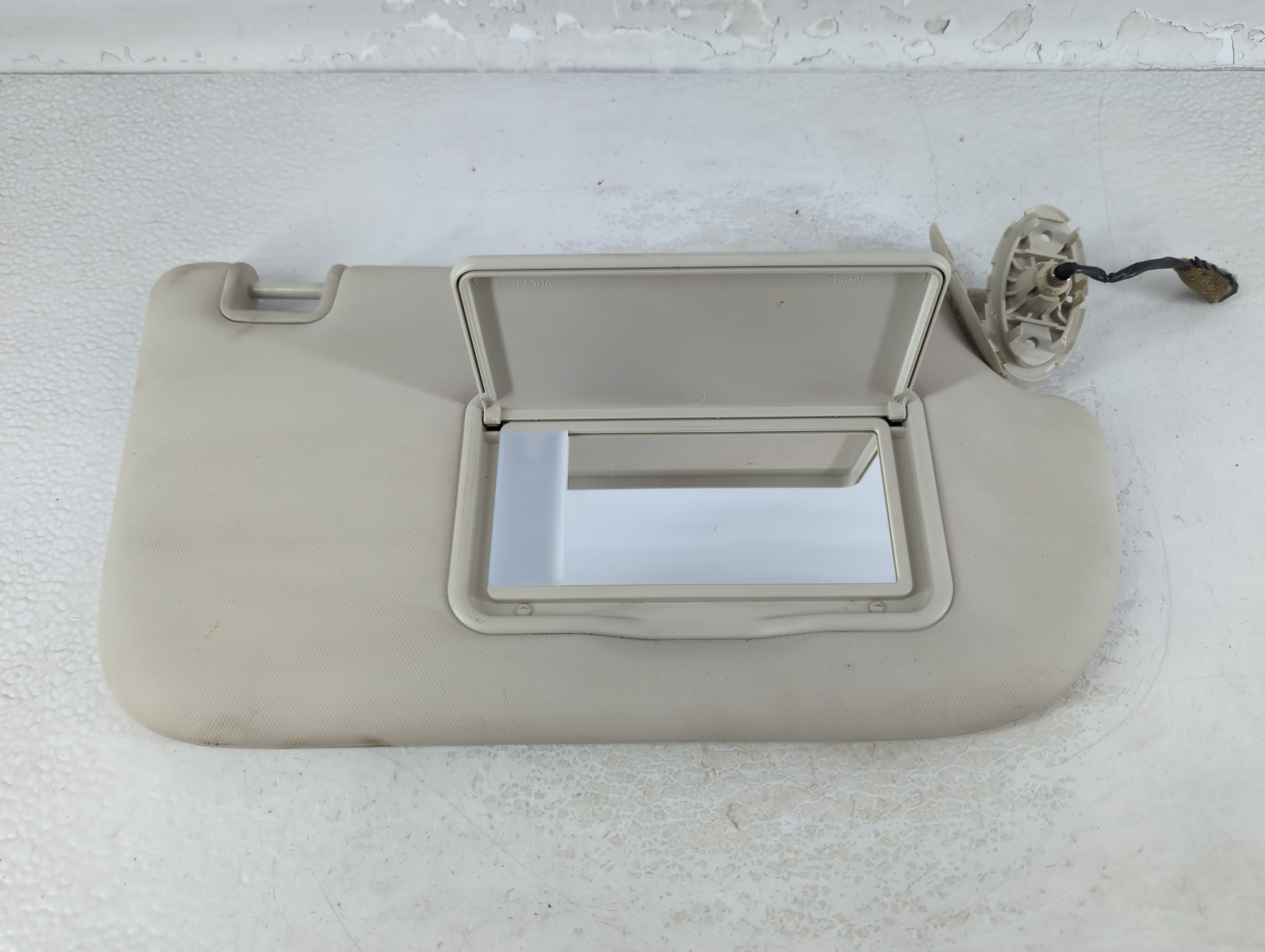 2013-2019 Ford Escape Passenger Sun Visor Mirror Right Sunvisor Cream 1066924 - Oemusedautoparts1.com