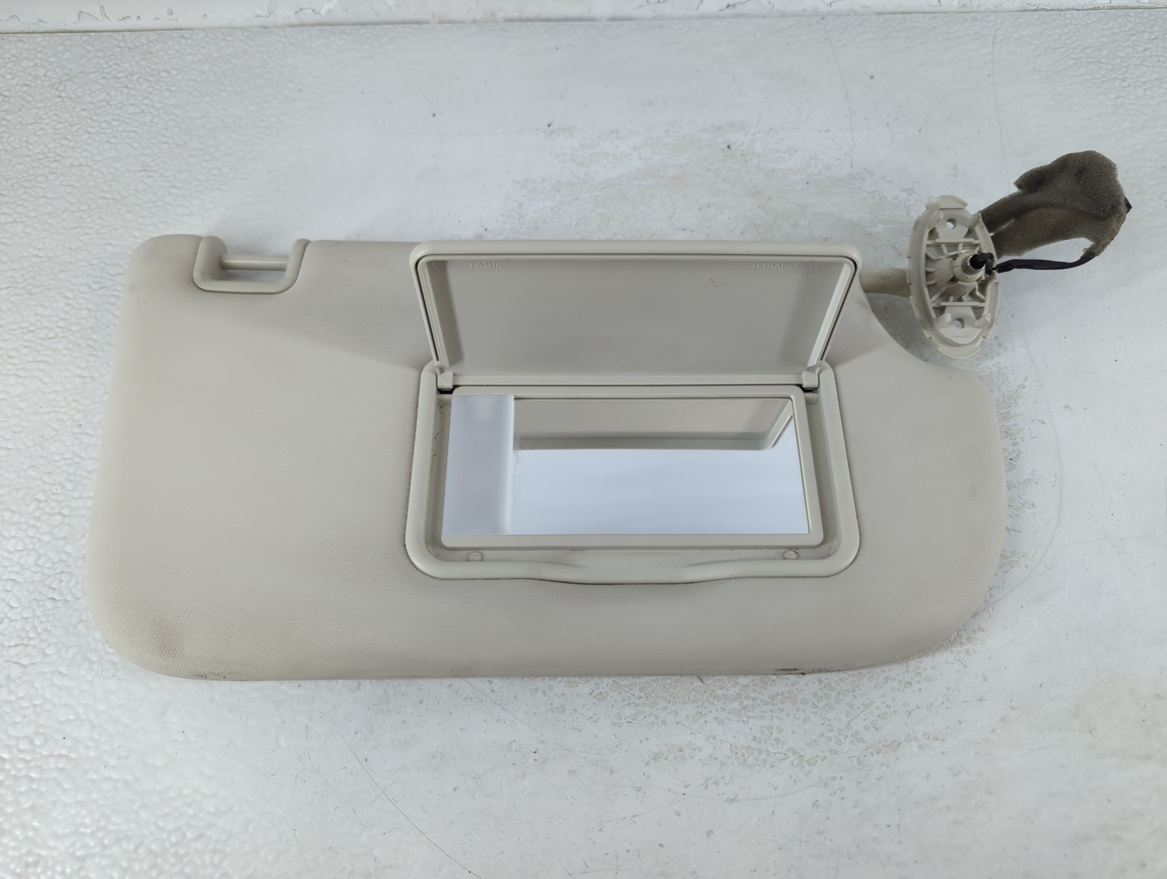 2013-2019 Ford Escape Passenger Sun Visor Mirror Right Sunvisor Cream 1066937 - Oemusedautoparts1.com