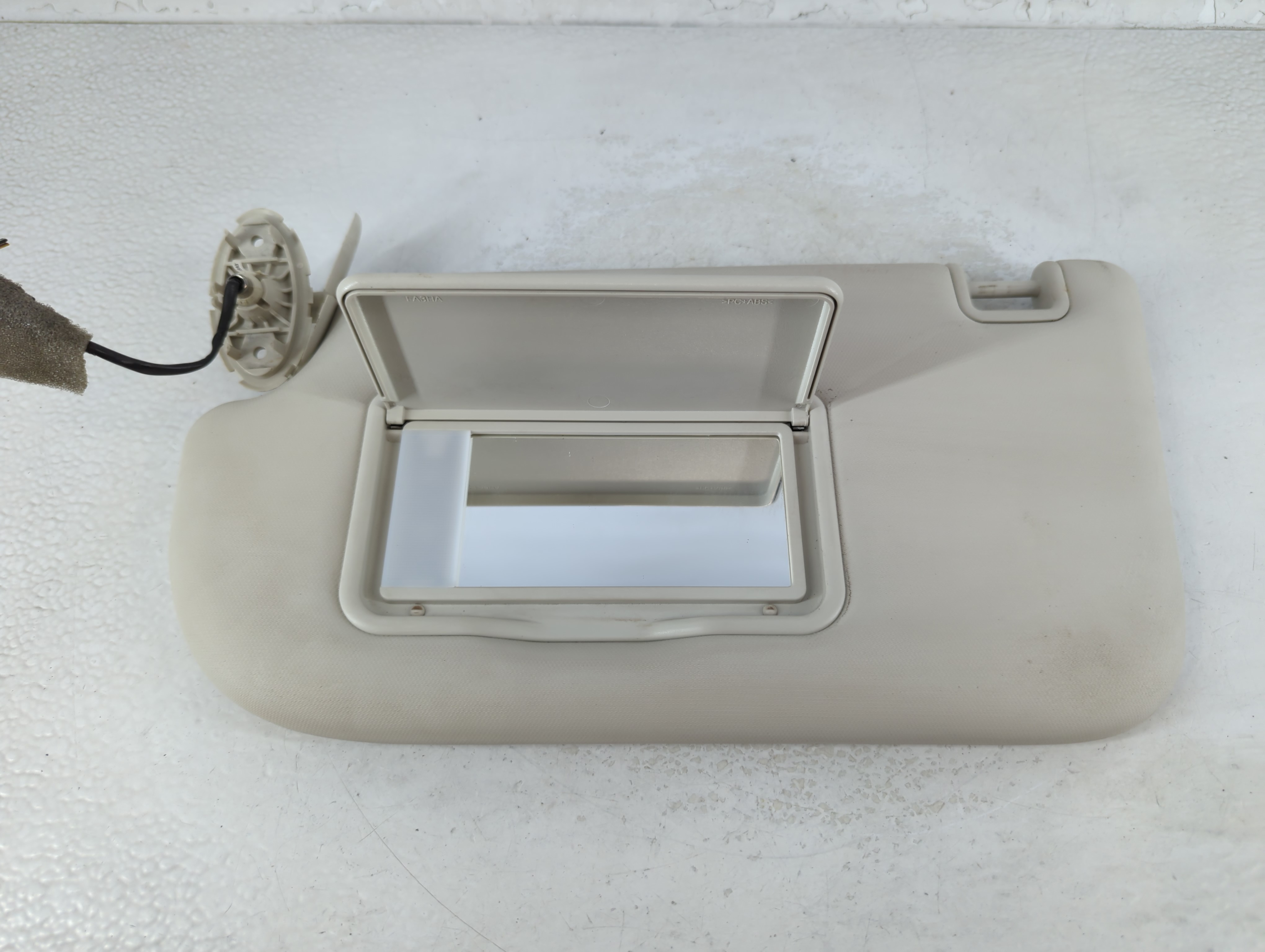 2013-2019 Ford Escape Driver Sun Visor Mirror Left Sunvisor Grey 1066942 - Oemusedautoparts1.com