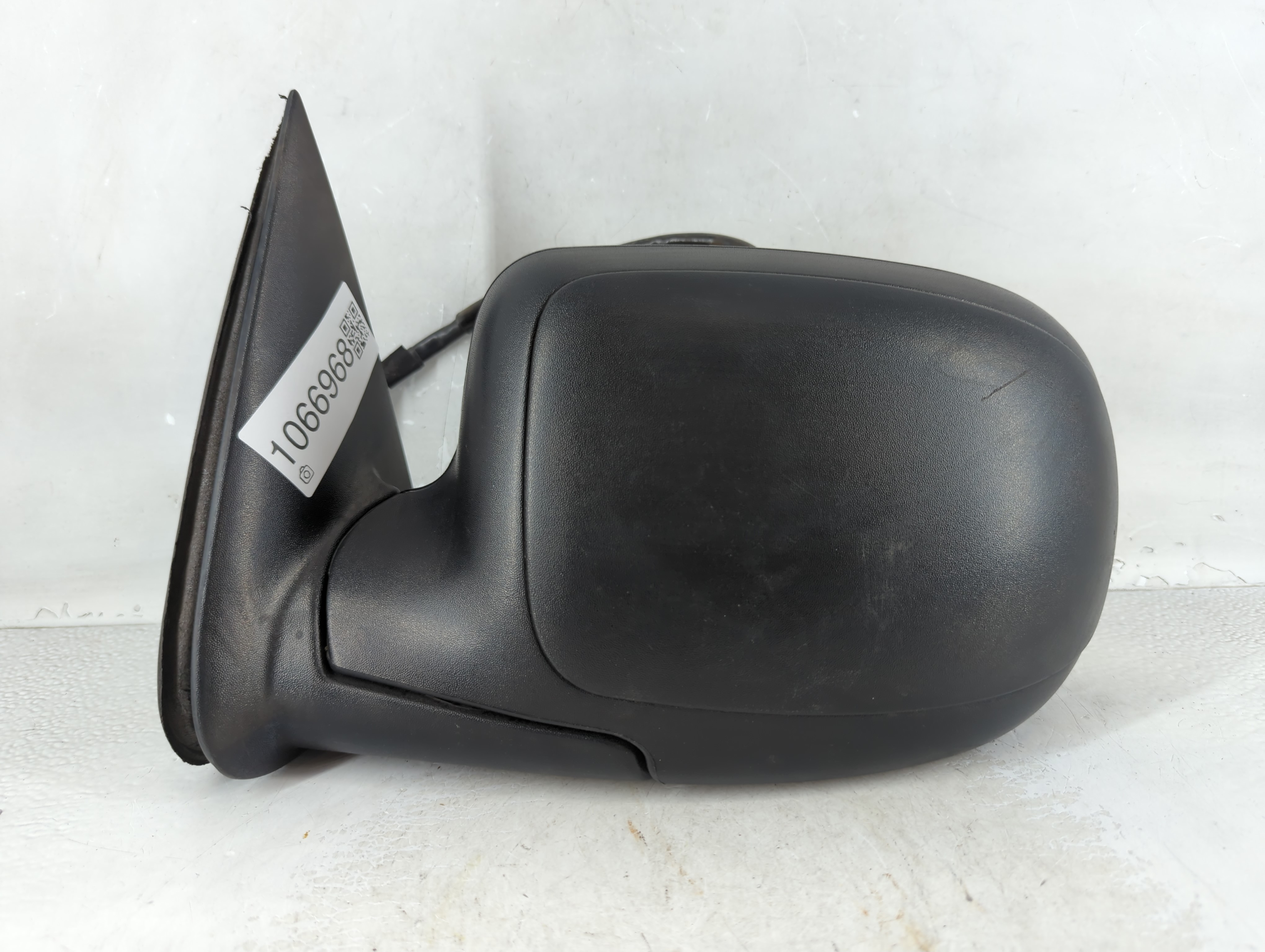 2003-2006 Chevrolet Tahoe Driver Left Side View Power Door Mirror Black 1066968 - Oemusedautoparts1.com
