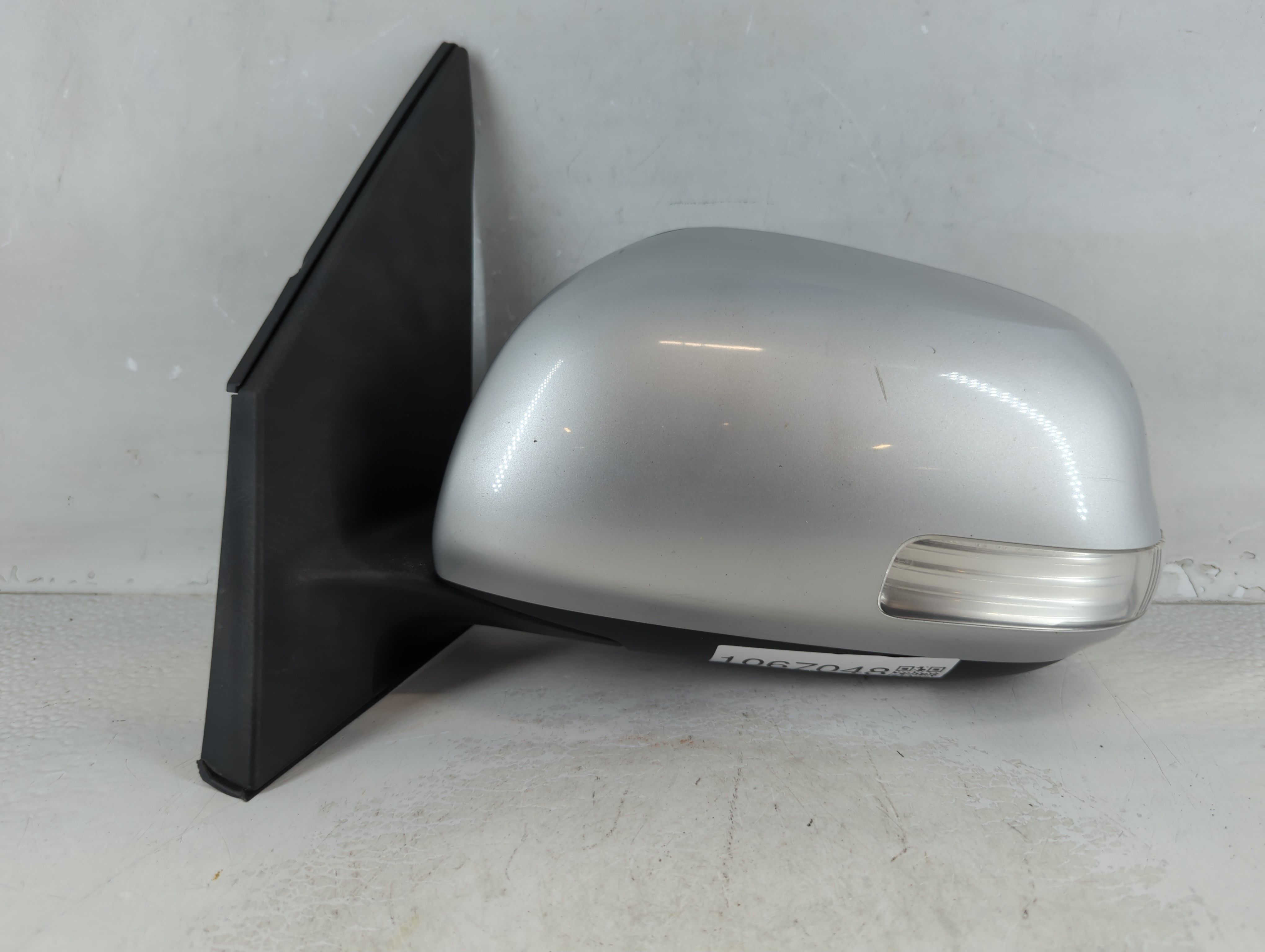 2009-2012 Toyota Rav4 Driver Left Side View Power Door Mirror Silver 1067048 - Oemusedautoparts1.com