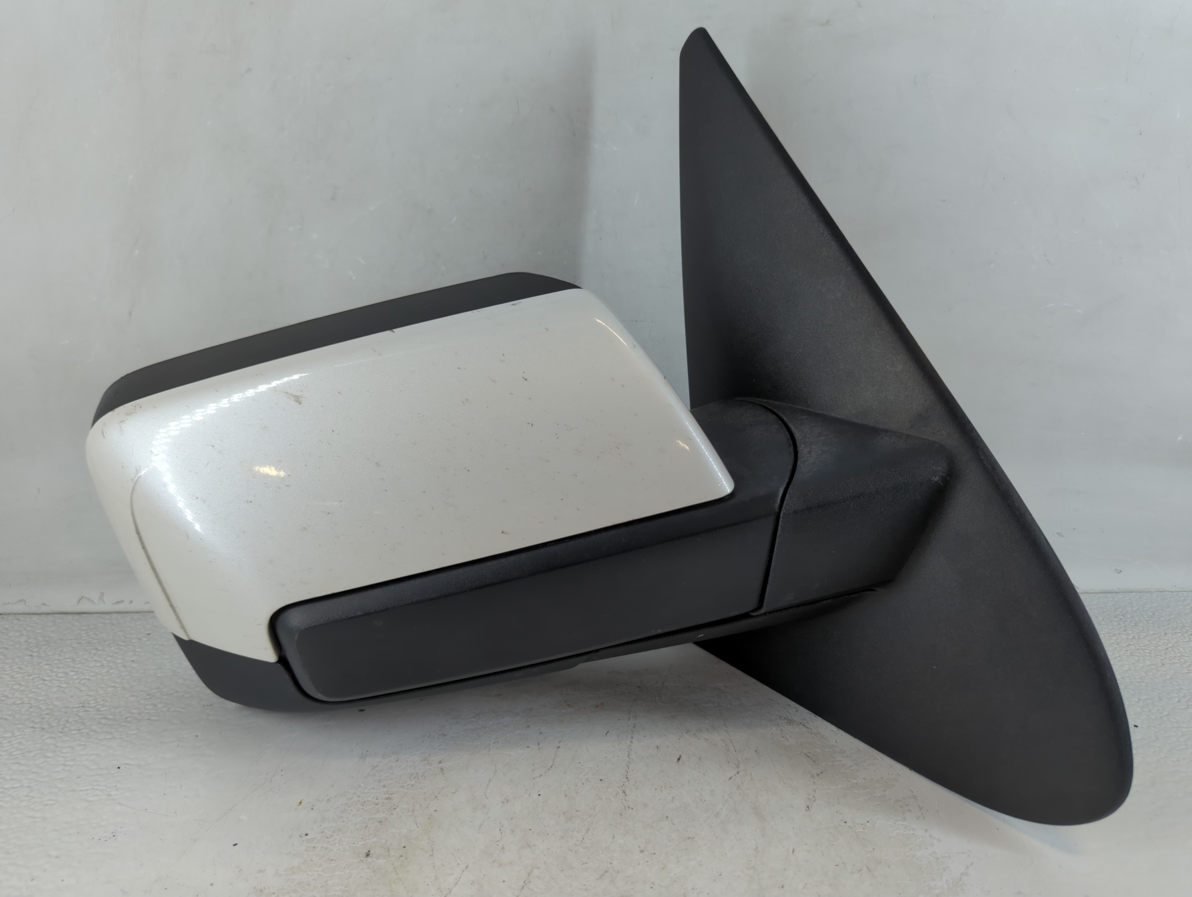 2011 Ford Expedition Passenger Right Side View Power Door Mirror White 1067111 - Oemusedautoparts1.com