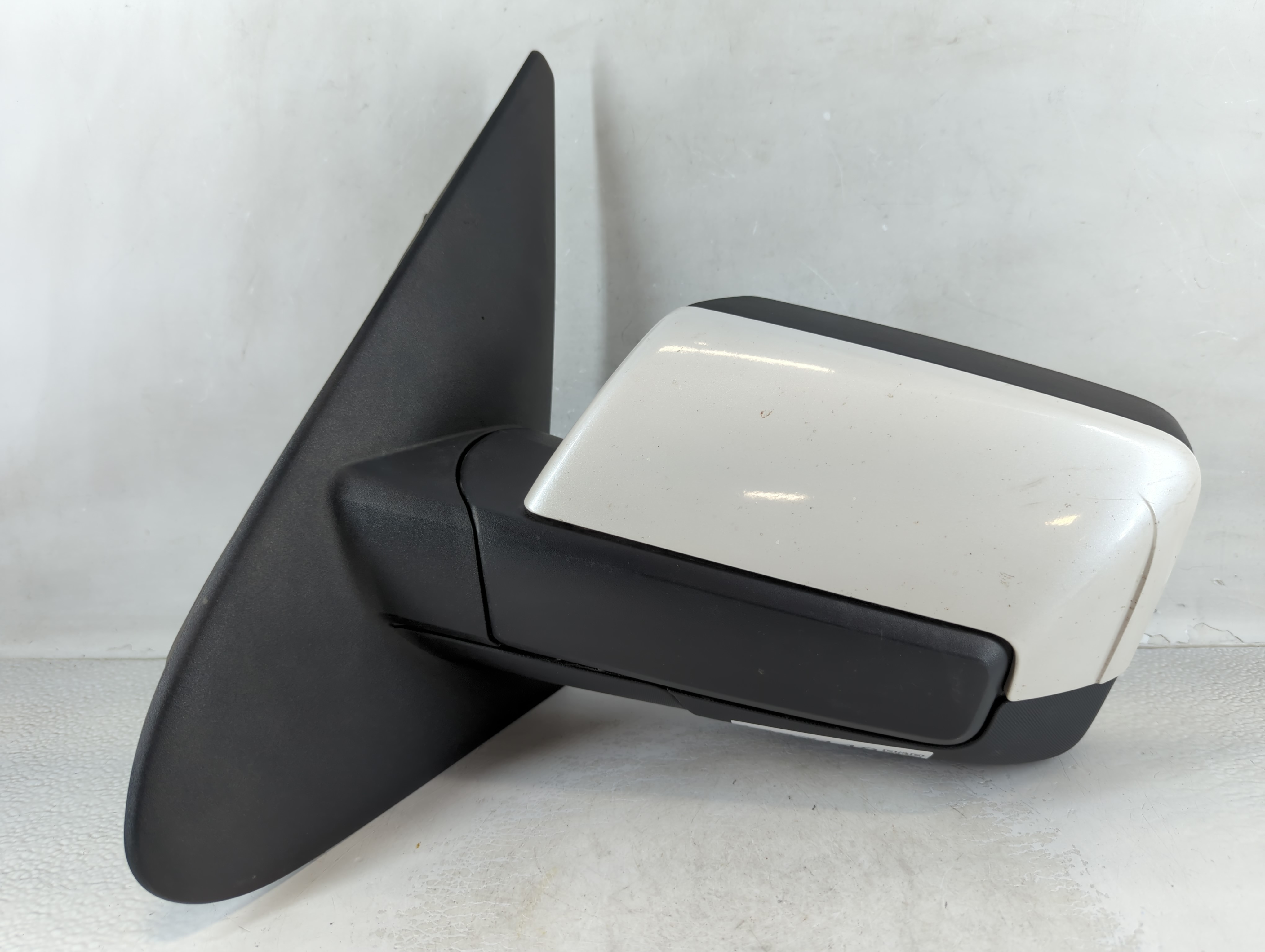 2011 Ford Expedition Driver Left Side View Power Door Mirror White 1067148 - Oemusedautoparts1.com