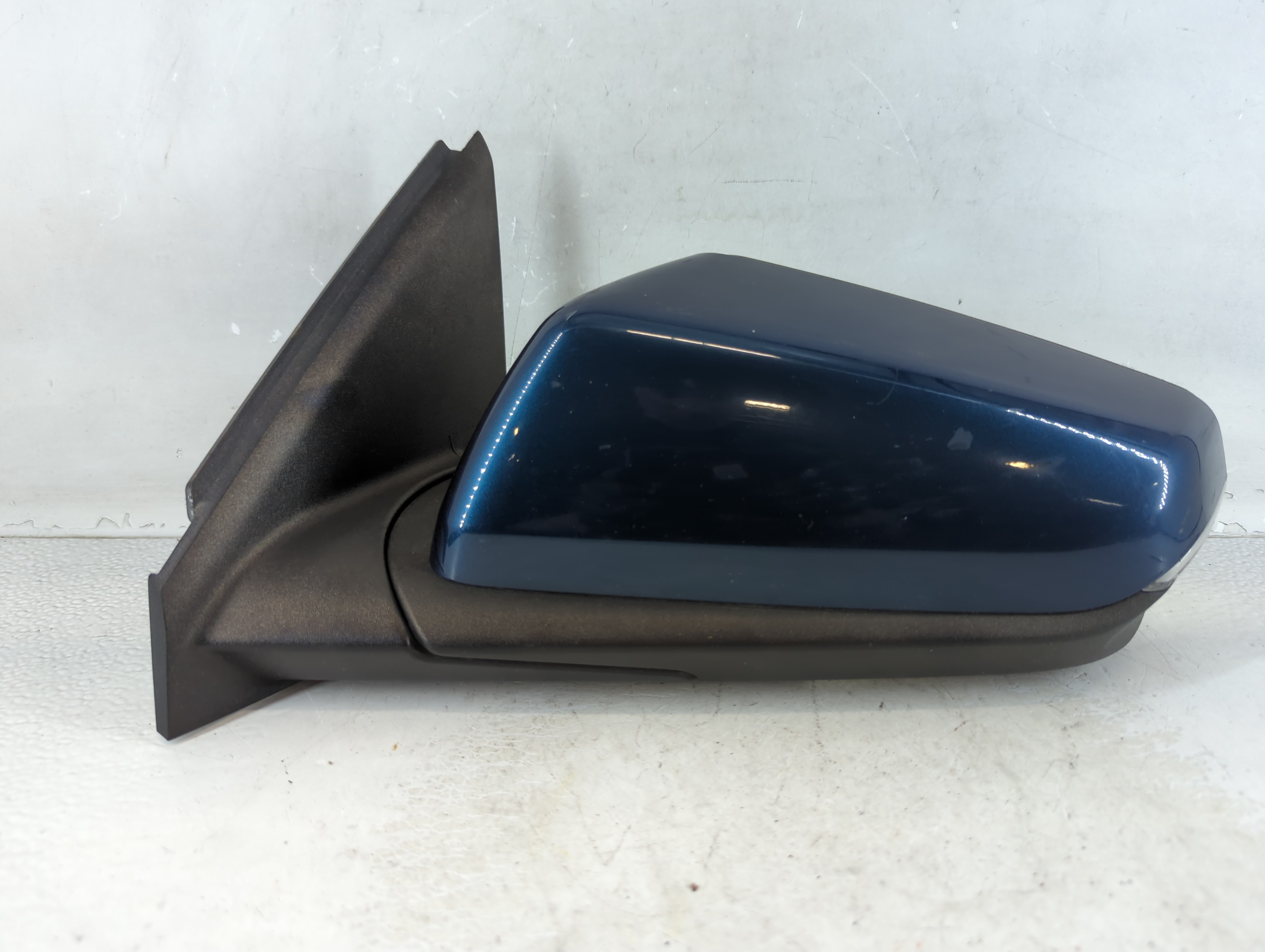 2018-2020 Chevrolet Equinox Driver Left Side View Power Door Mirror Blue 1067217 - Oemusedautoparts1.com