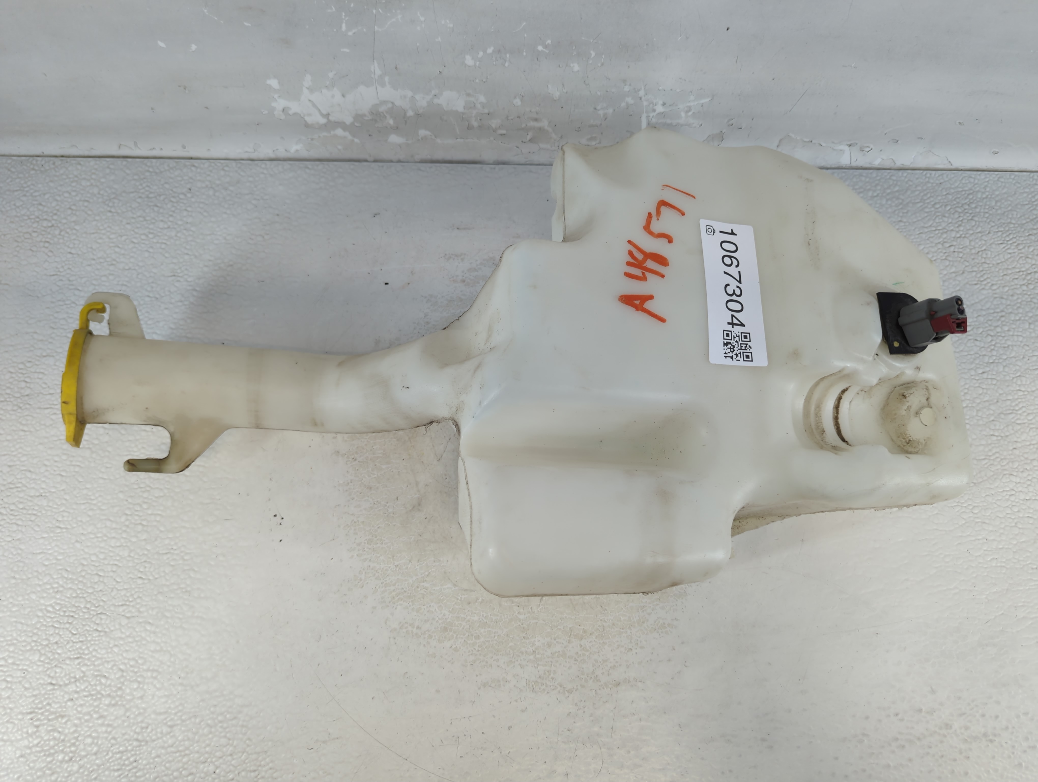 Picture of Dodge Caravan Windshield Washer Fluid Reservoir Bottle Oem 1067304