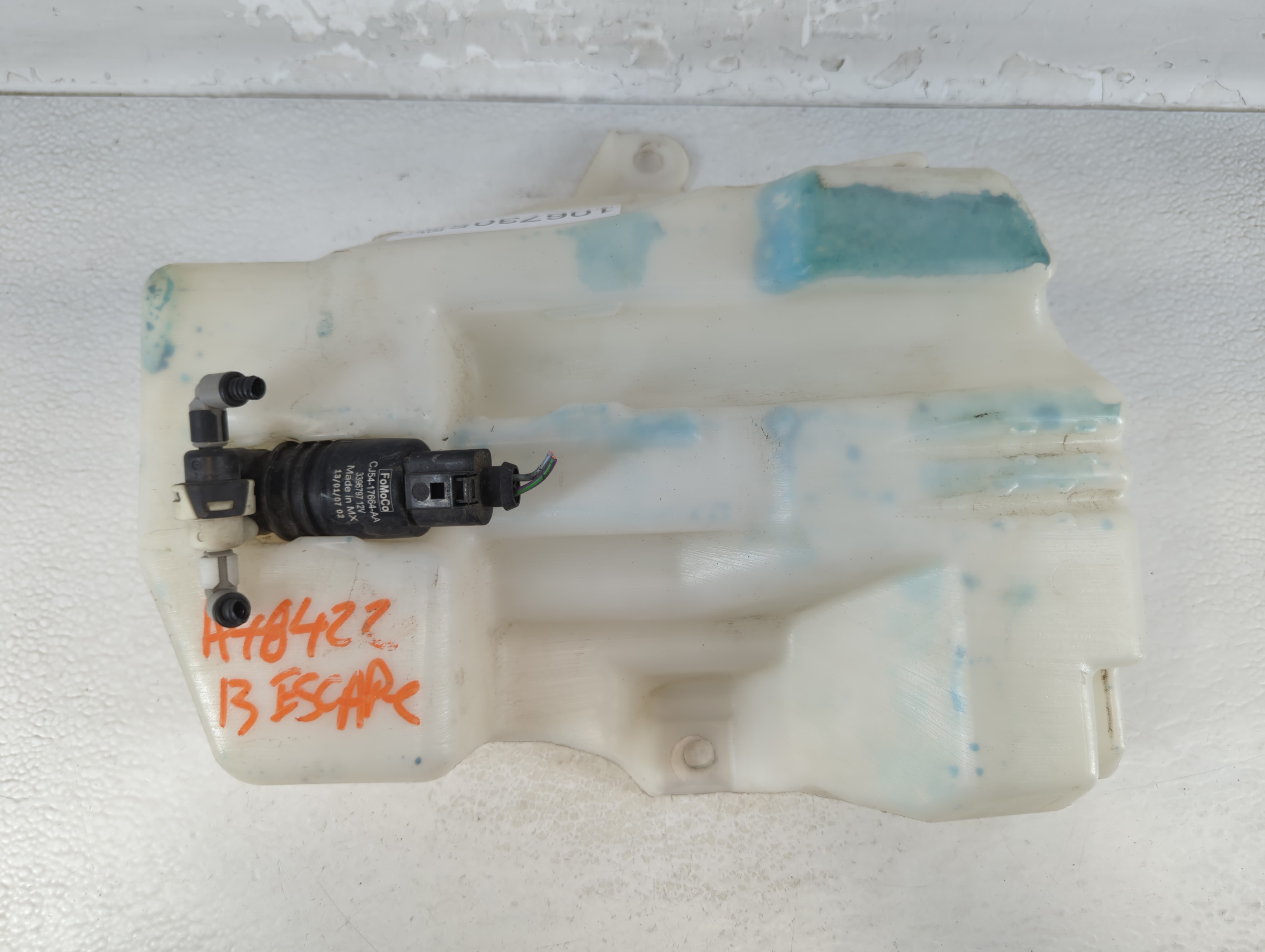 Picture of 2013-2014 Ford Escape Windshield Washer Fluid Reservoir Bottle Oem 1067305