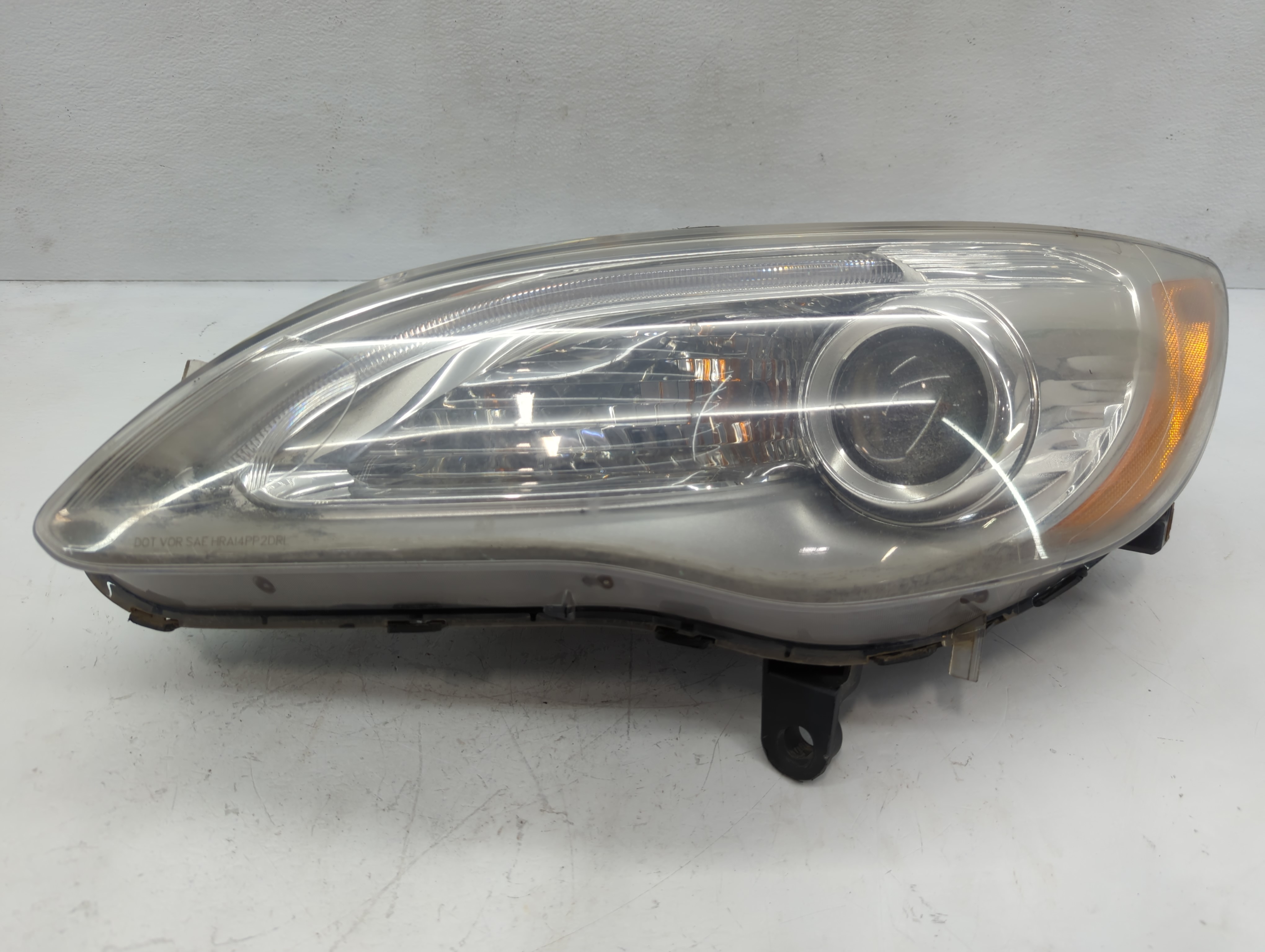 Picture of 2014 Chrysler 200 Driver Left Oem Front Light Lamp 1067368