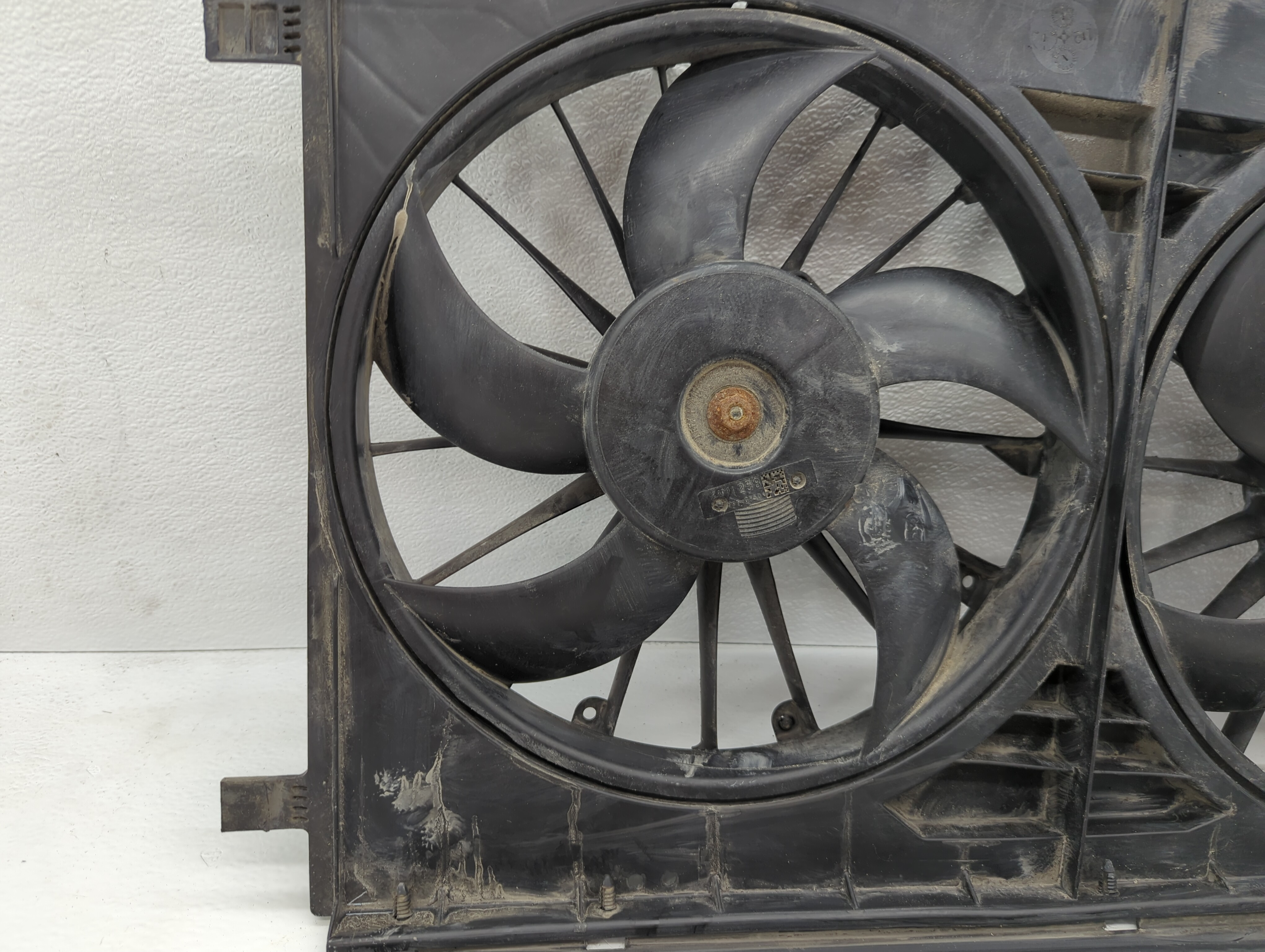 2014 Chrysler 200 Electric Radiator Cooling Fan Motor Assembly 1067383 - Oemusedautoparts1.com