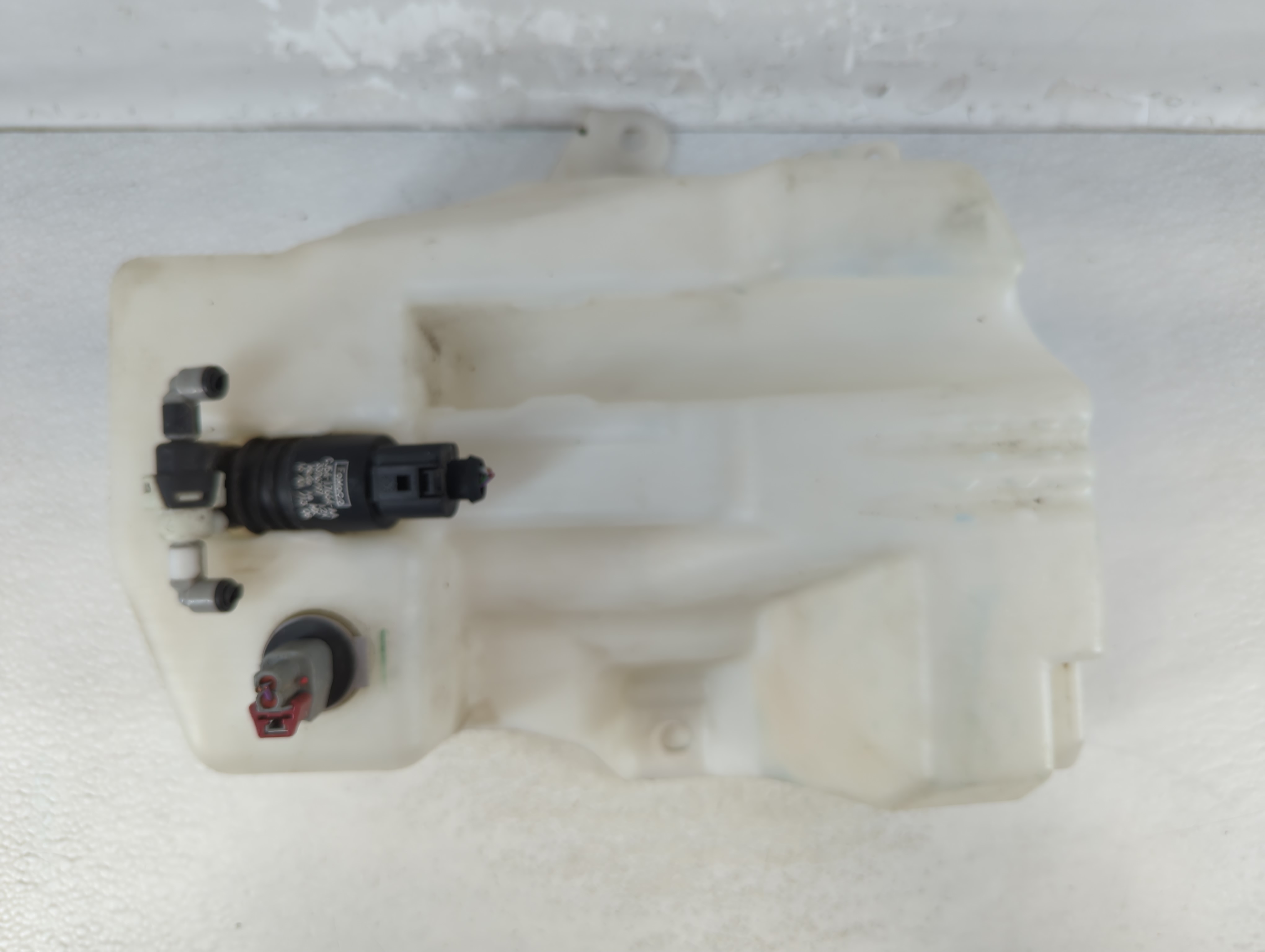 2015-2019 Ford Escape Windshield Washer Fluid Reservoir Bottle Oem 1067568 - Oemusedautoparts1.com