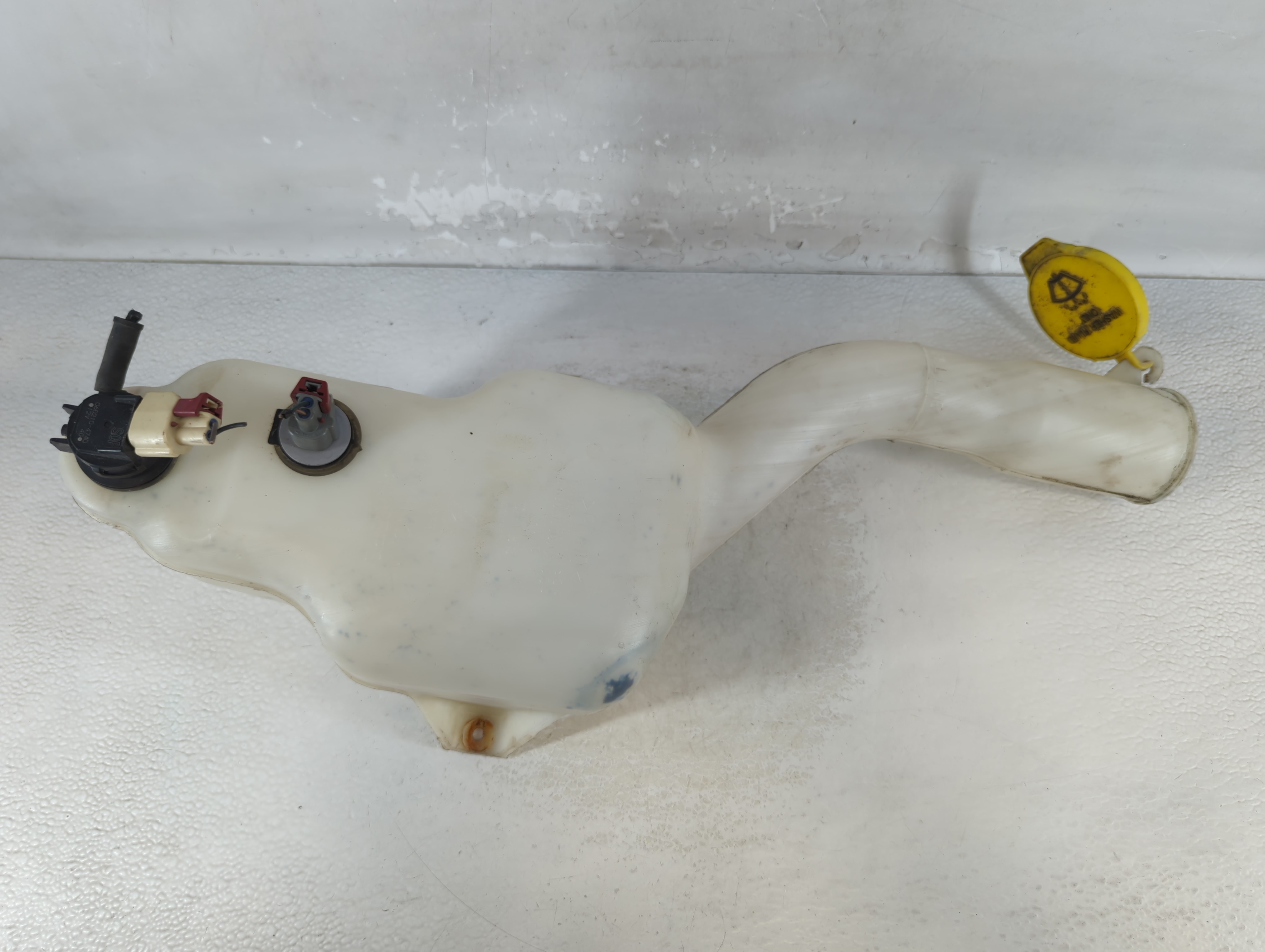 2006-2010 Dodge Charger Windshield Washer Fluid Reservoir Bottle Oem 1067597 - Oemusedautoparts1.com