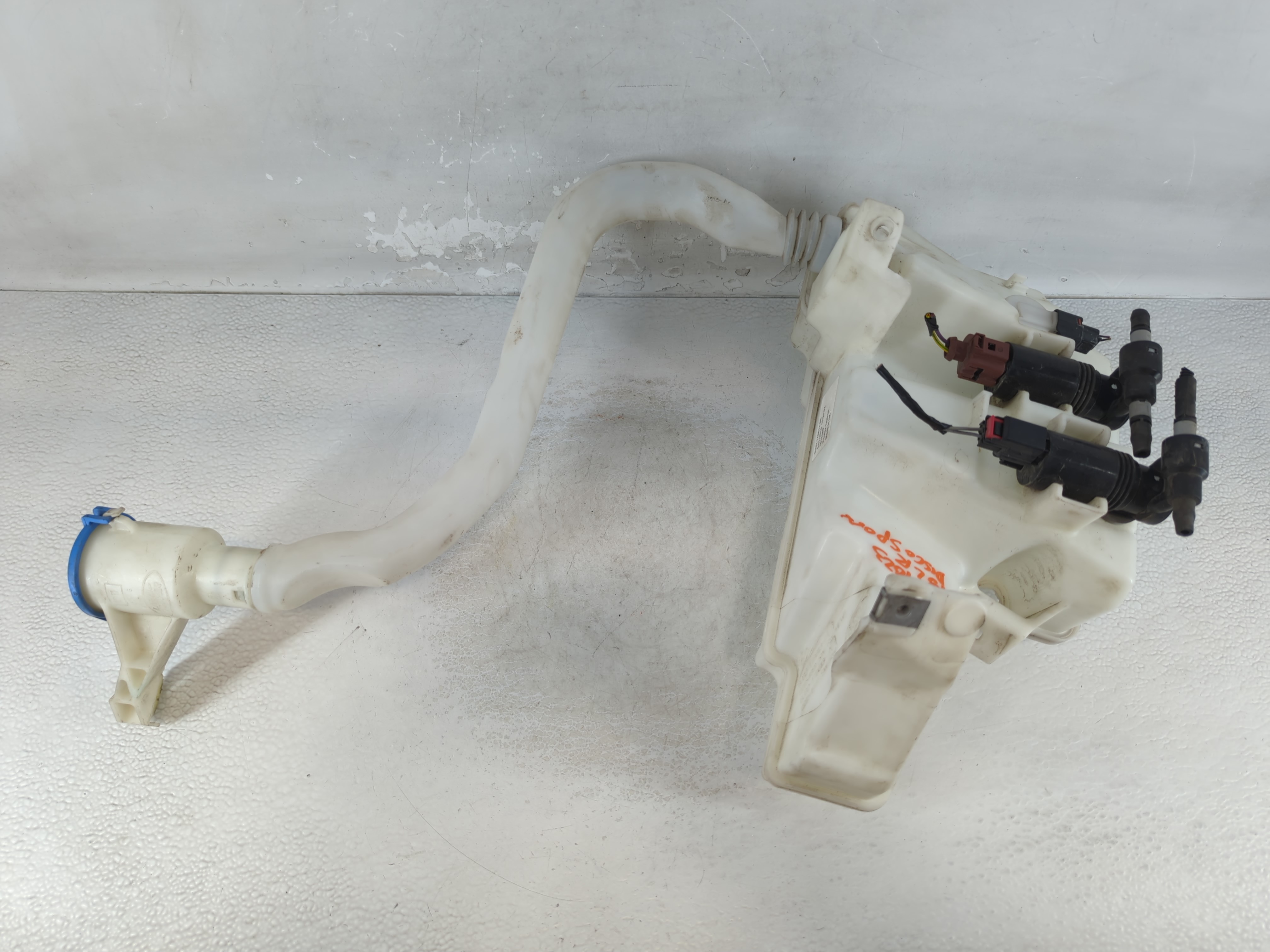 2015 Land Rover Discovery Sport Windshield Washer Fluid Reservoir Bottle Oem 1067598 - Oemusedautoparts1.com