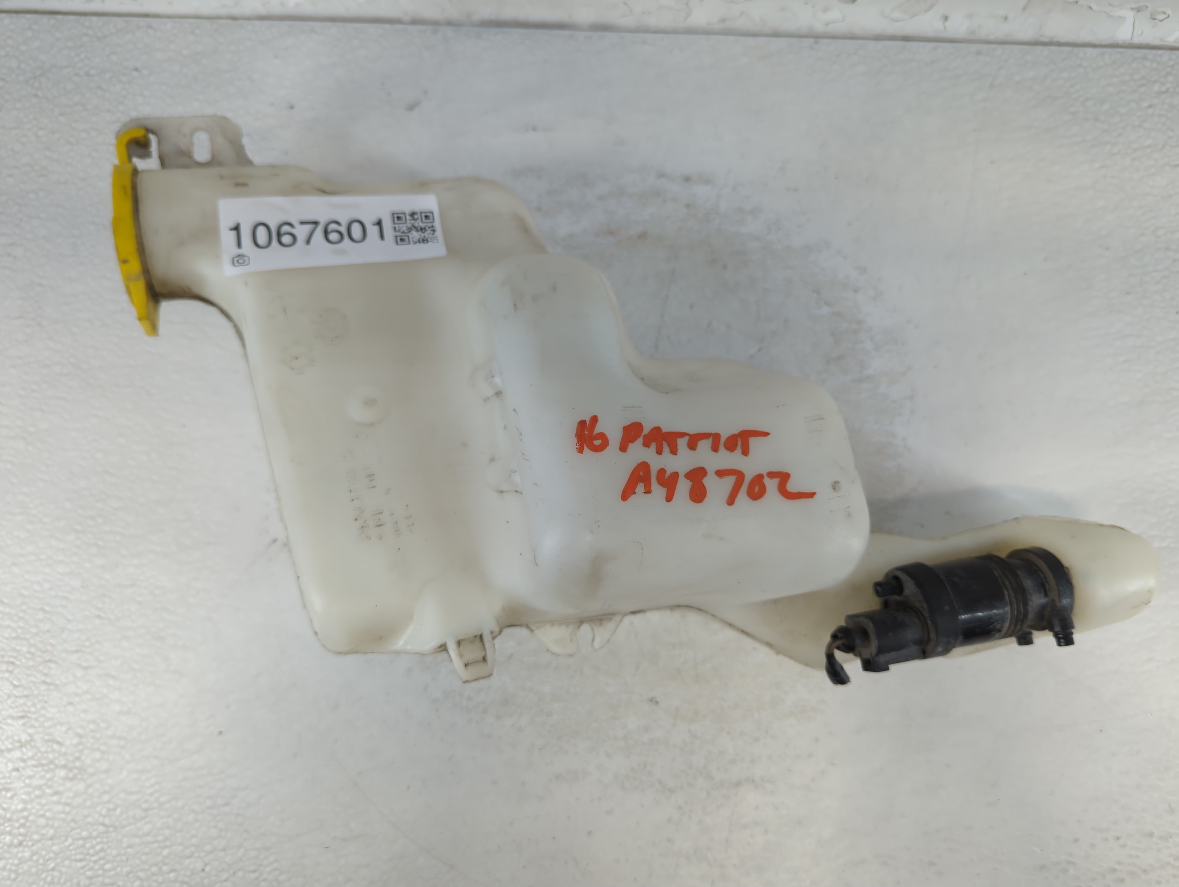 2007-2017 Jeep Patriot Windshield Washer Fluid Reservoir Bottle Oem 1067601 - Oemusedautoparts1.com