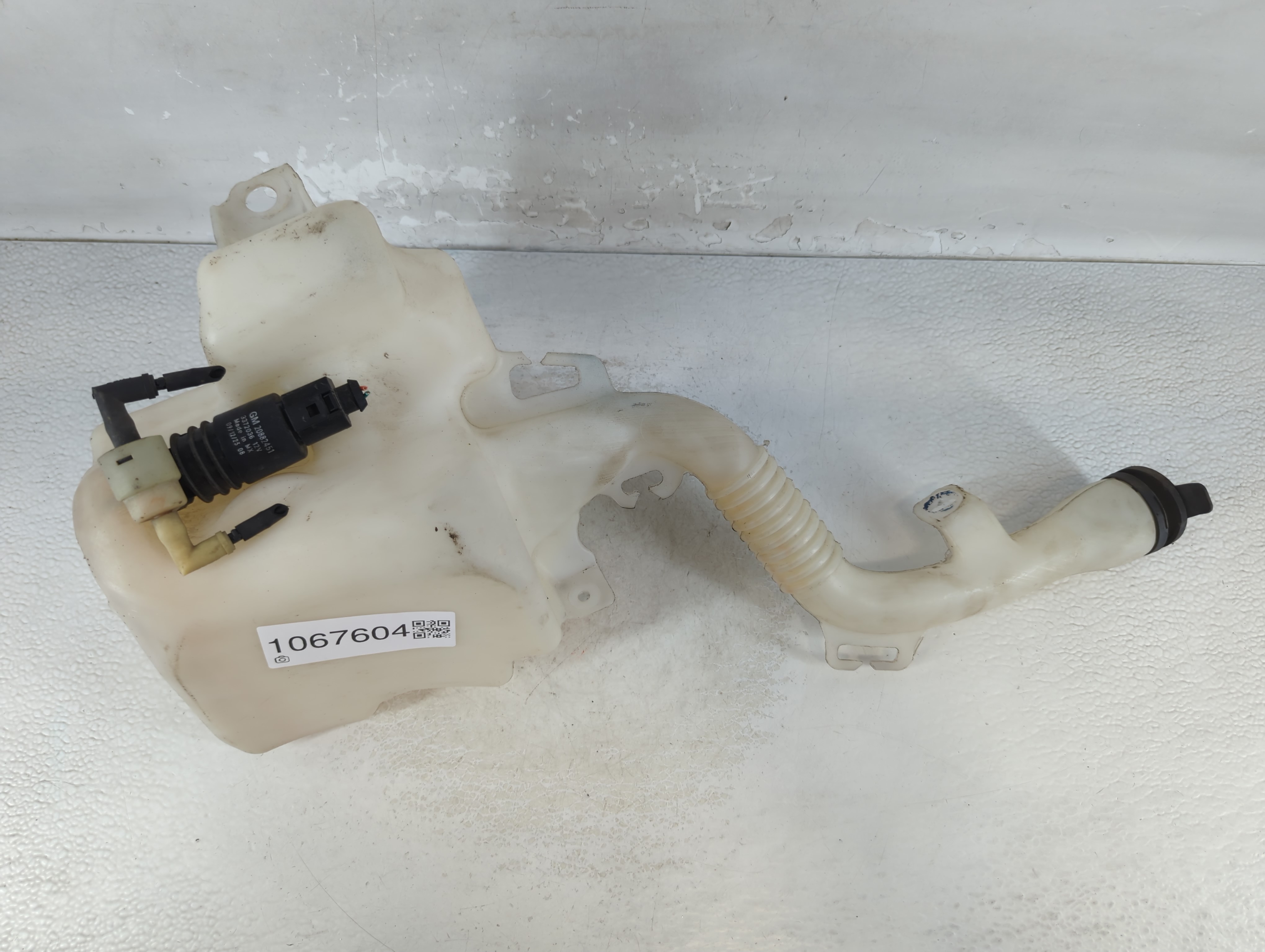 2010-2017 Chevrolet Equinox Windshield Washer Fluid Reservoir Bottle Oem 1067604 - Oemusedautoparts1.com