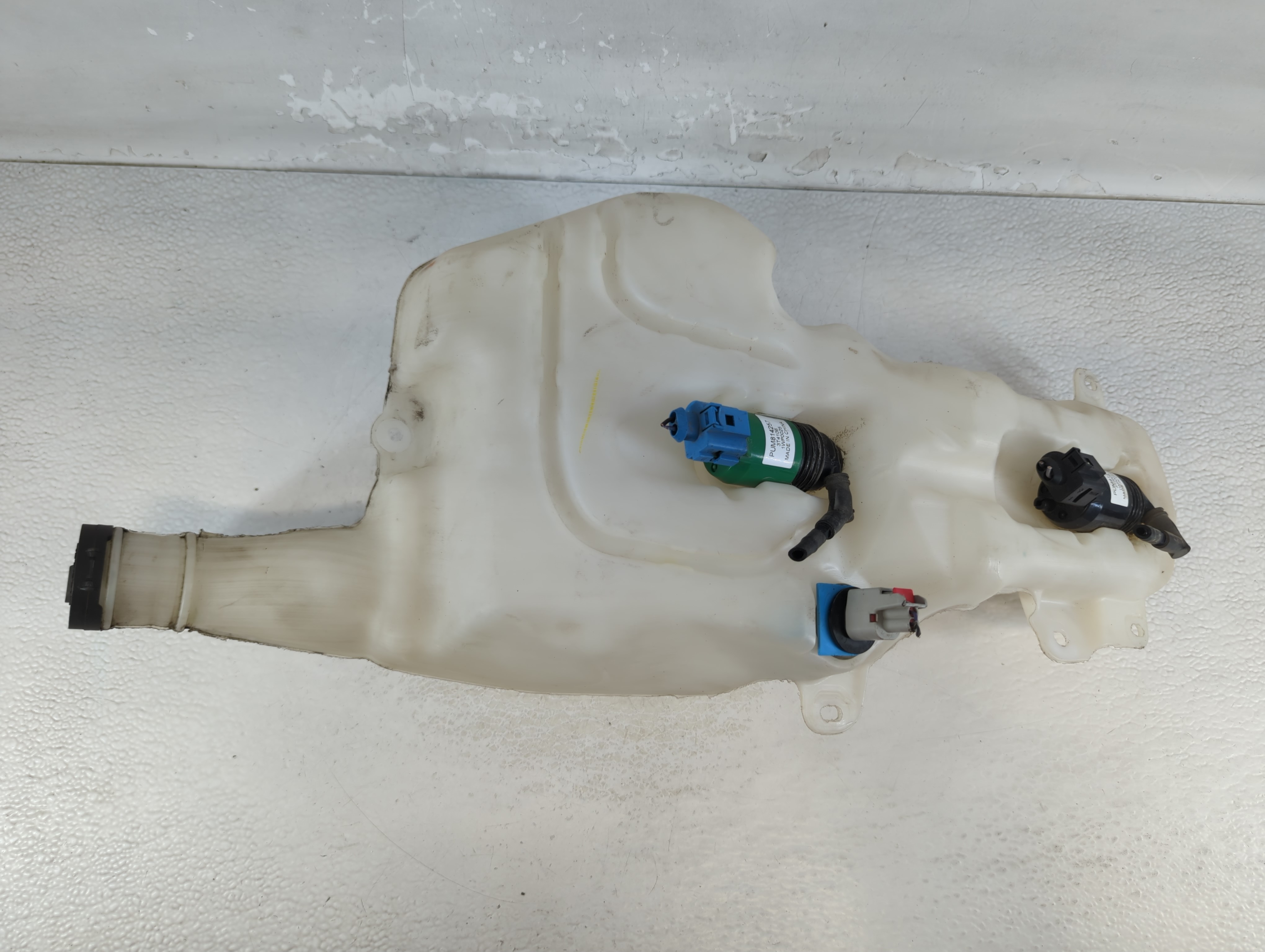 Picture of 2017-2022 Gmc Acadia Windshield Washer Fluid Reservoir Bottle Oem 1067606