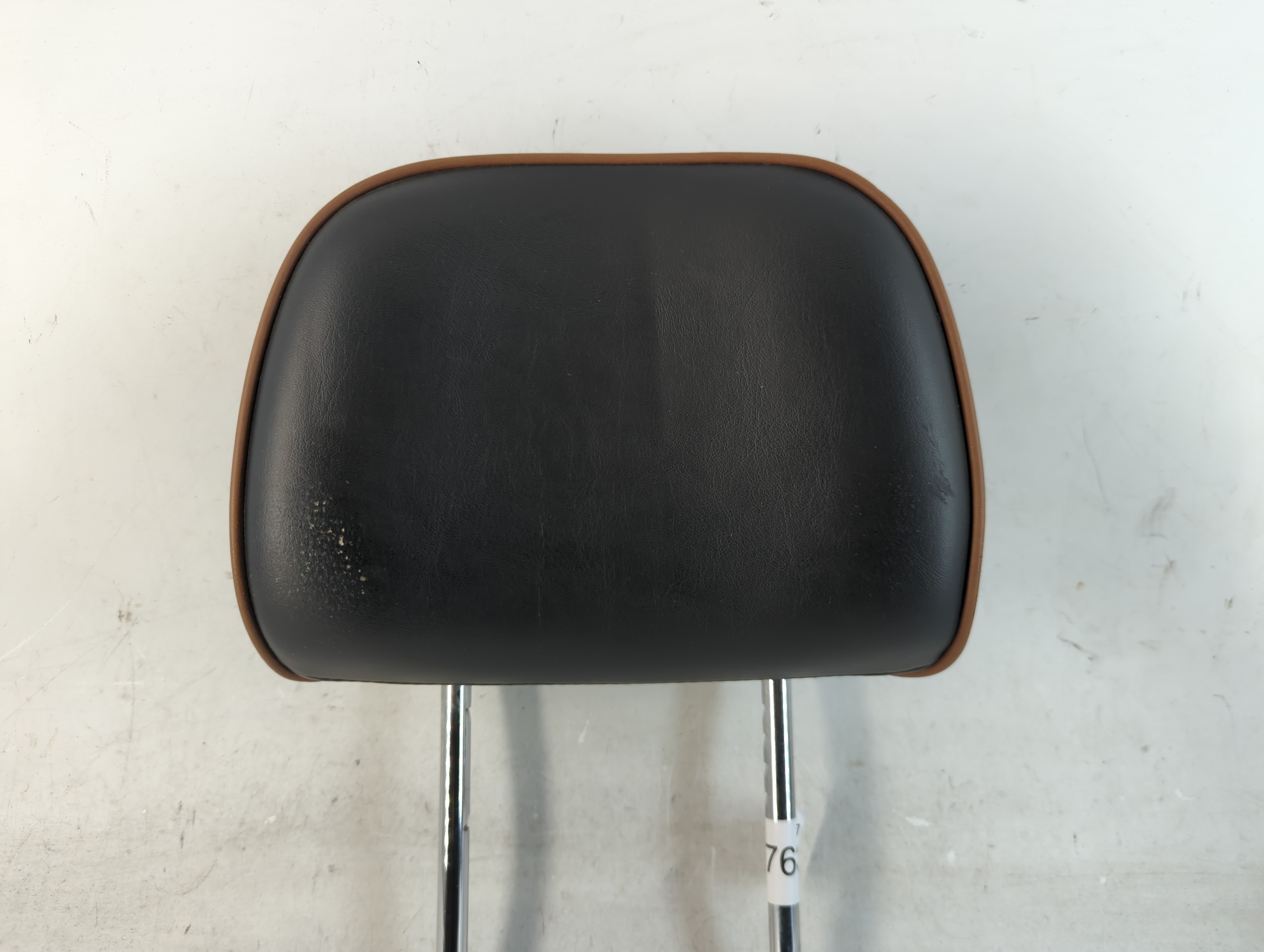 2013 Jeep Grand Cherokee Headrest Head Rest Front Driver Passenger Seat 1067631 - Oemusedautoparts1.com