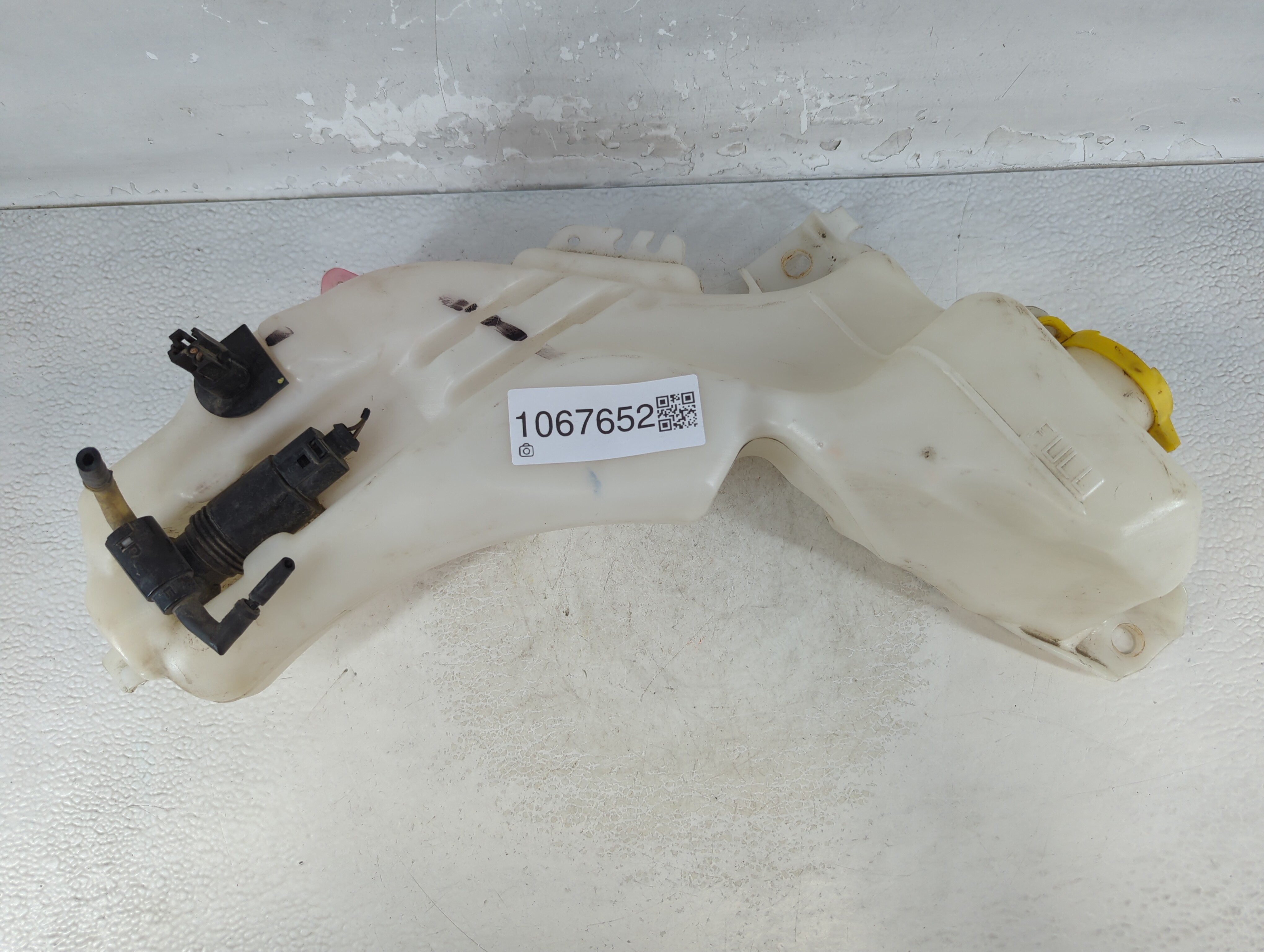 2016 Dodge Journey Windshield Washer Fluid Reservoir Bottle Oem 1067652 - Oemusedautoparts1.com