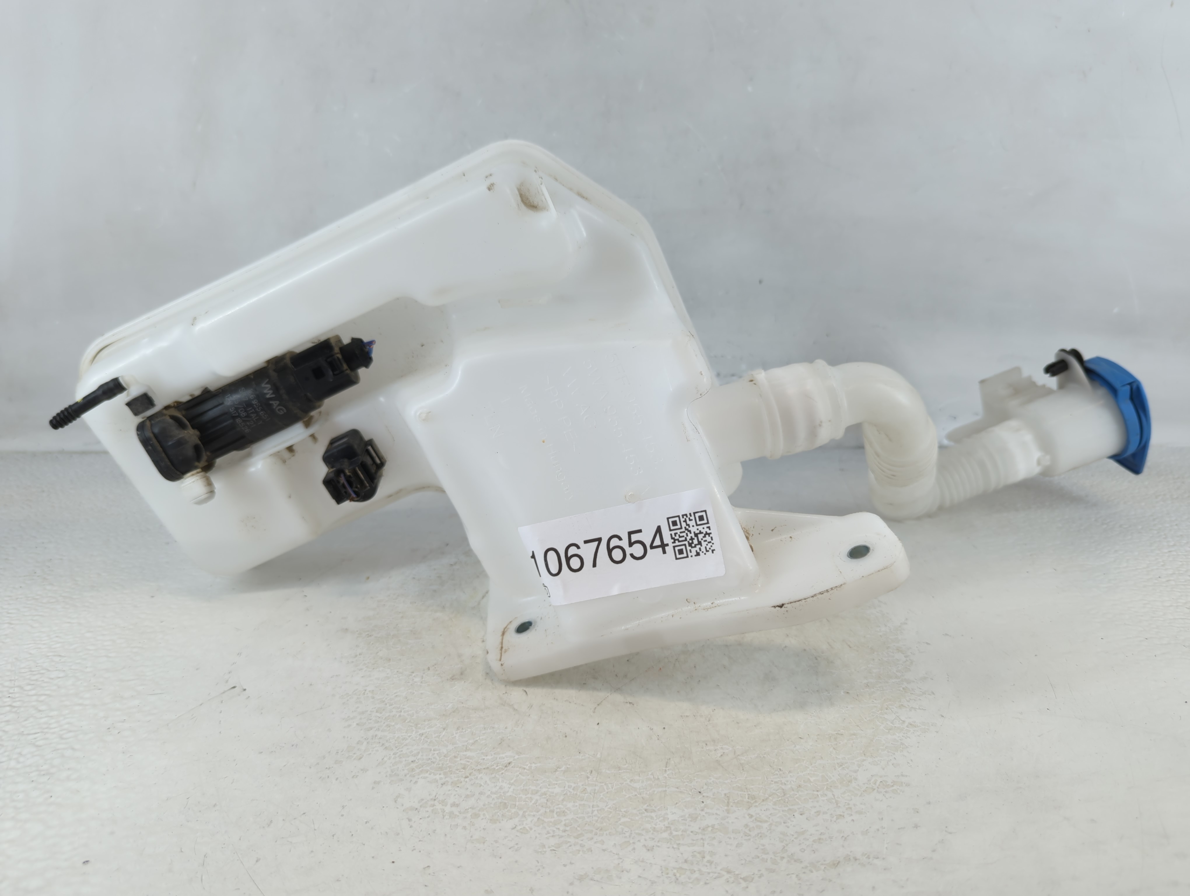 2022 Audi A3 Windshield Washer Fluid Reservoir Bottle Oem 1067654 - Oemusedautoparts1.com