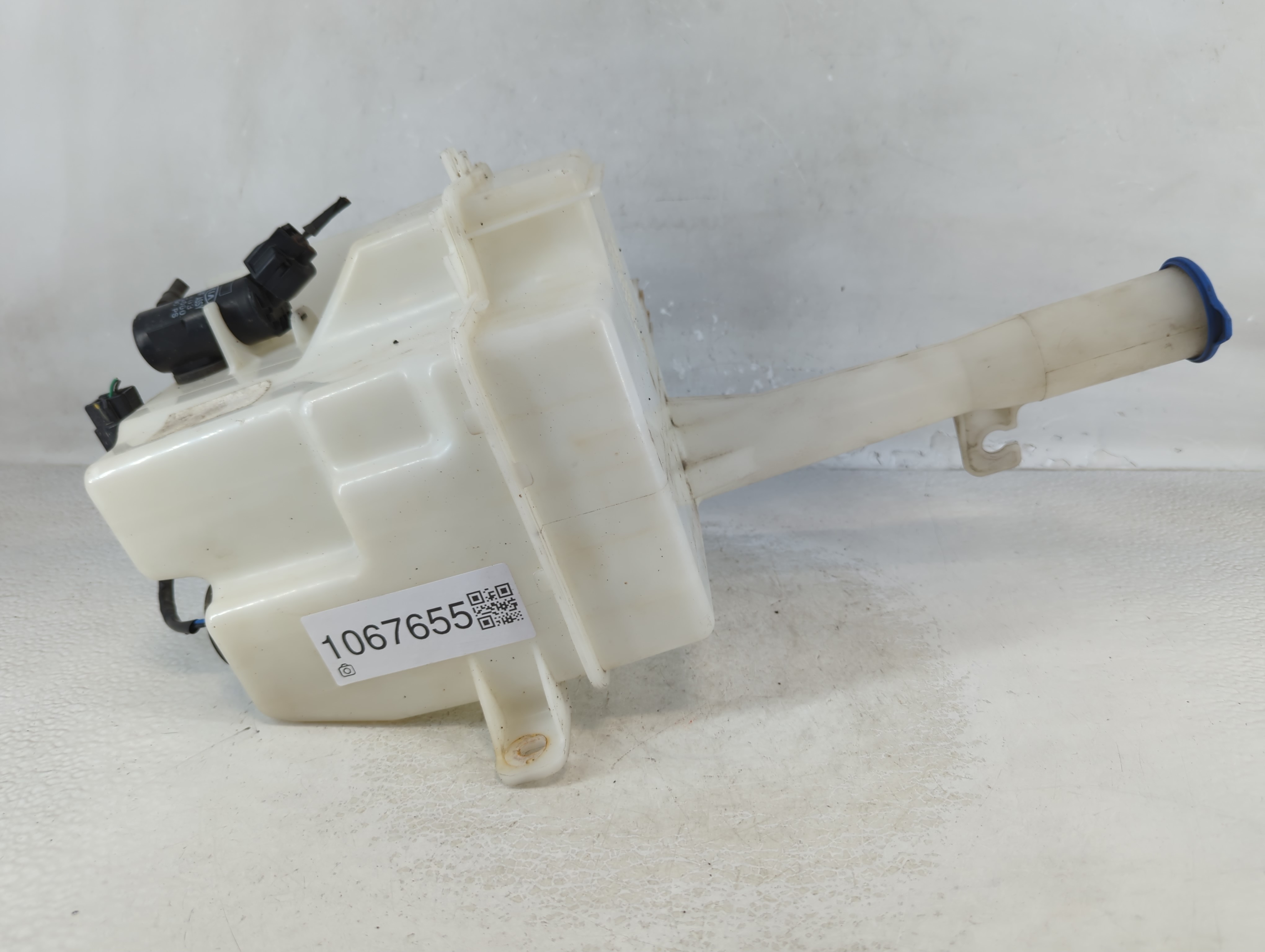 2011-2015 Hyundai Sonata Windshield Washer Fluid Reservoir Bottle Oem 1067655 - Oemusedautoparts1.com