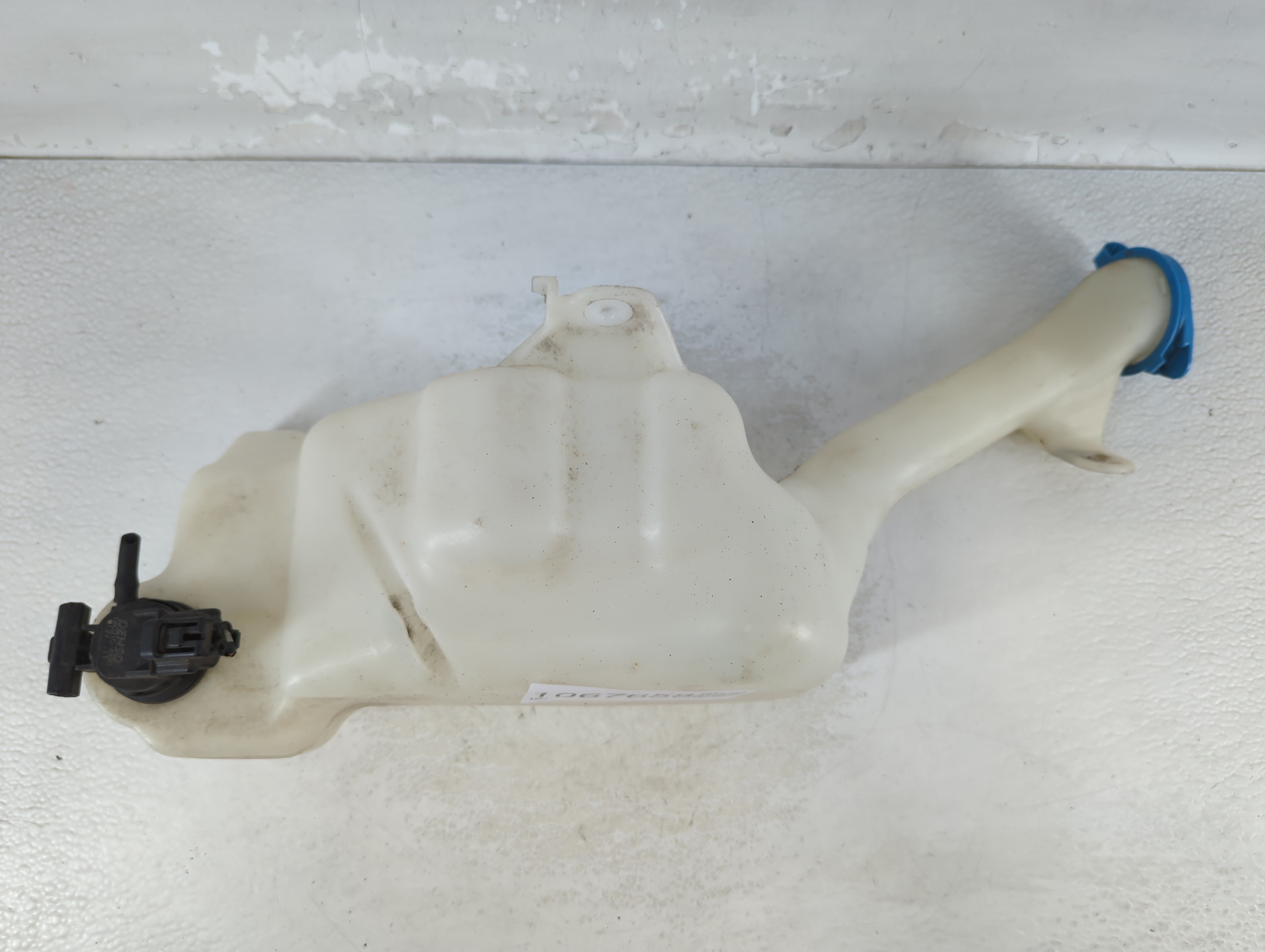 Picture of 2013-2017 Honda Accord Windshield Washer Fluid Reservoir Bottle Oem 1067658