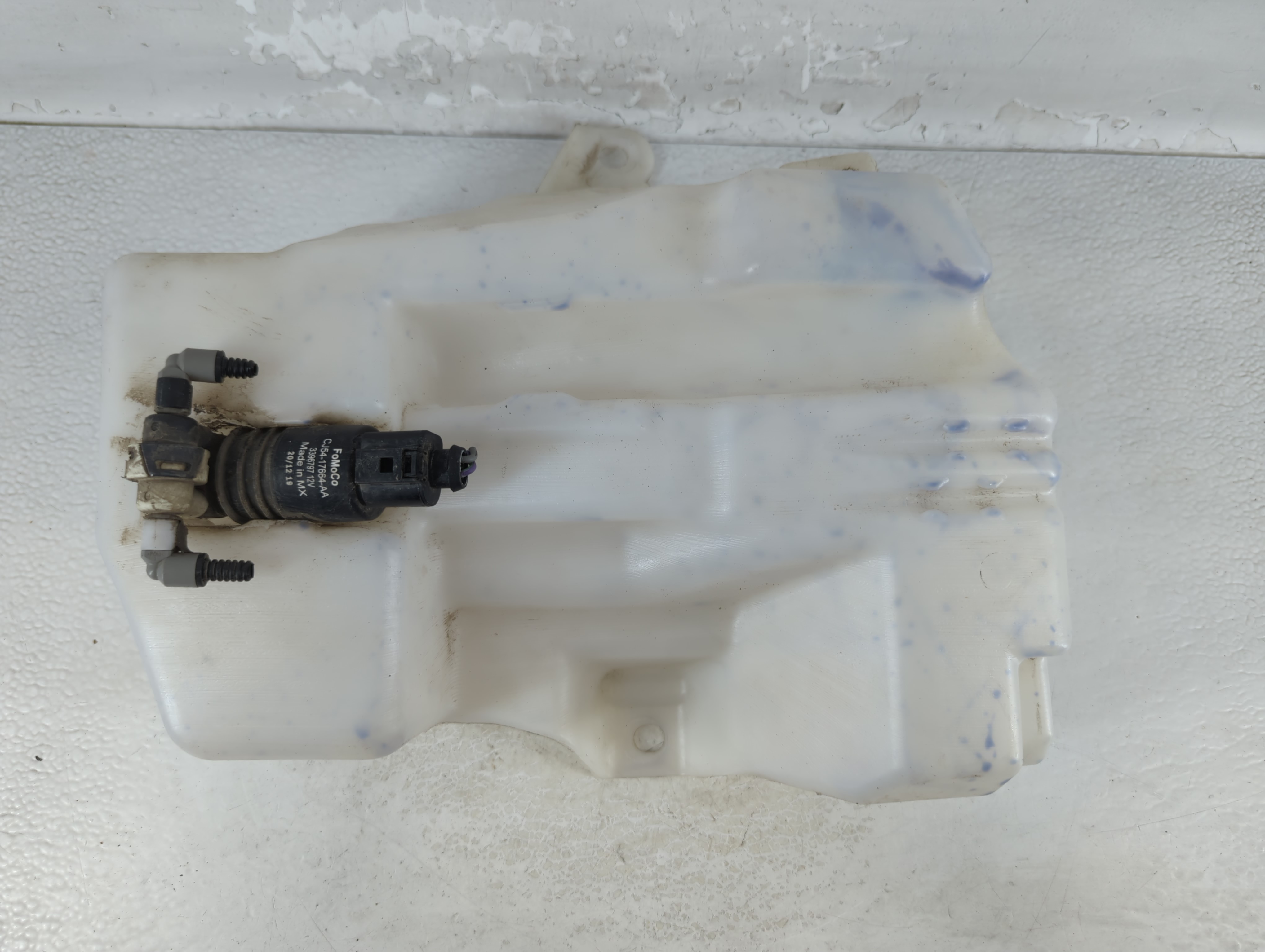 Picture of 2013-2014 Ford Escape Windshield Washer Fluid Reservoir Bottle Oem 1067659