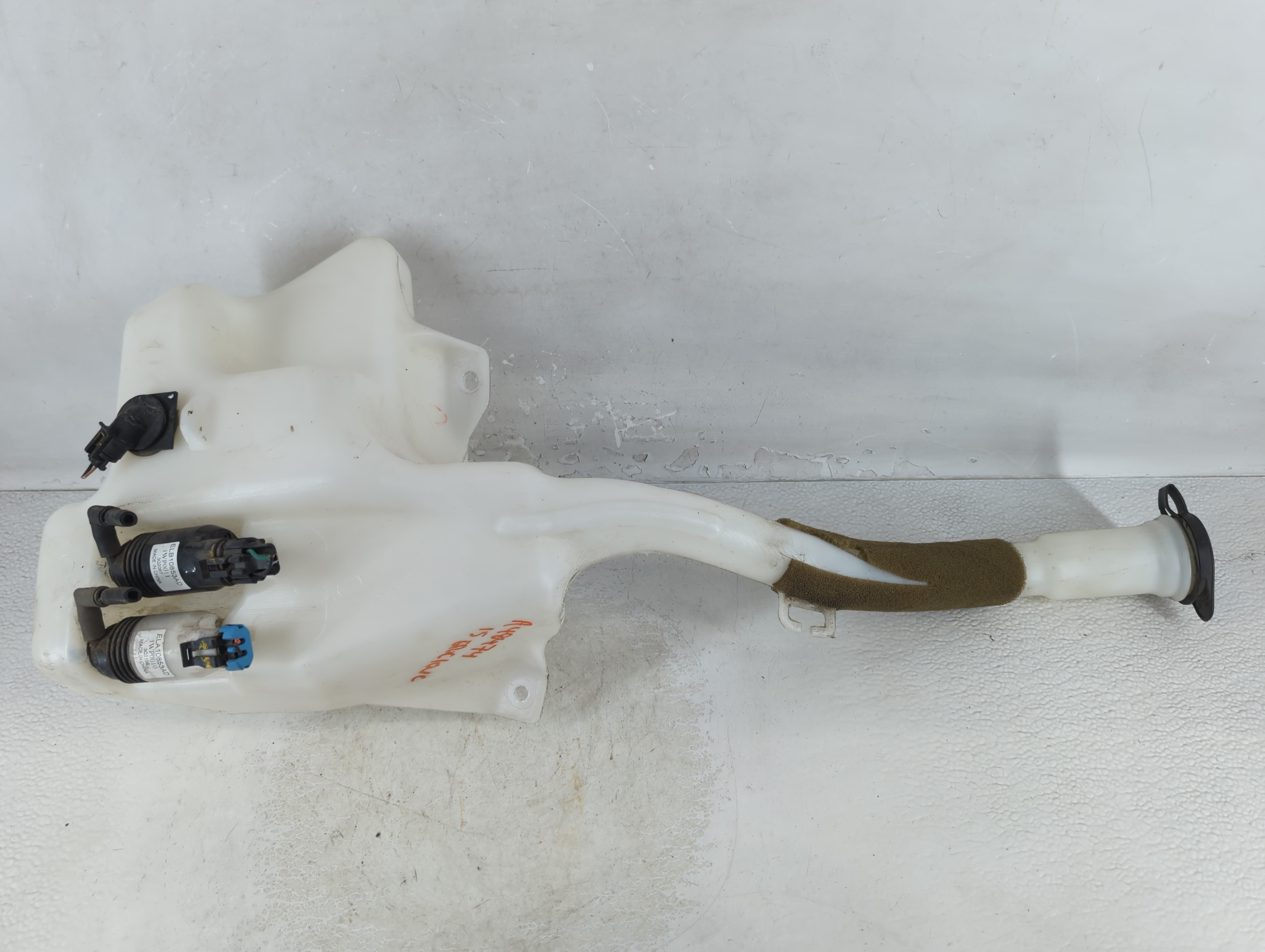2010-2017 Buick Enclave Windshield Washer Fluid Reservoir Bottle Oem 1067686 - Oemusedautoparts1.com