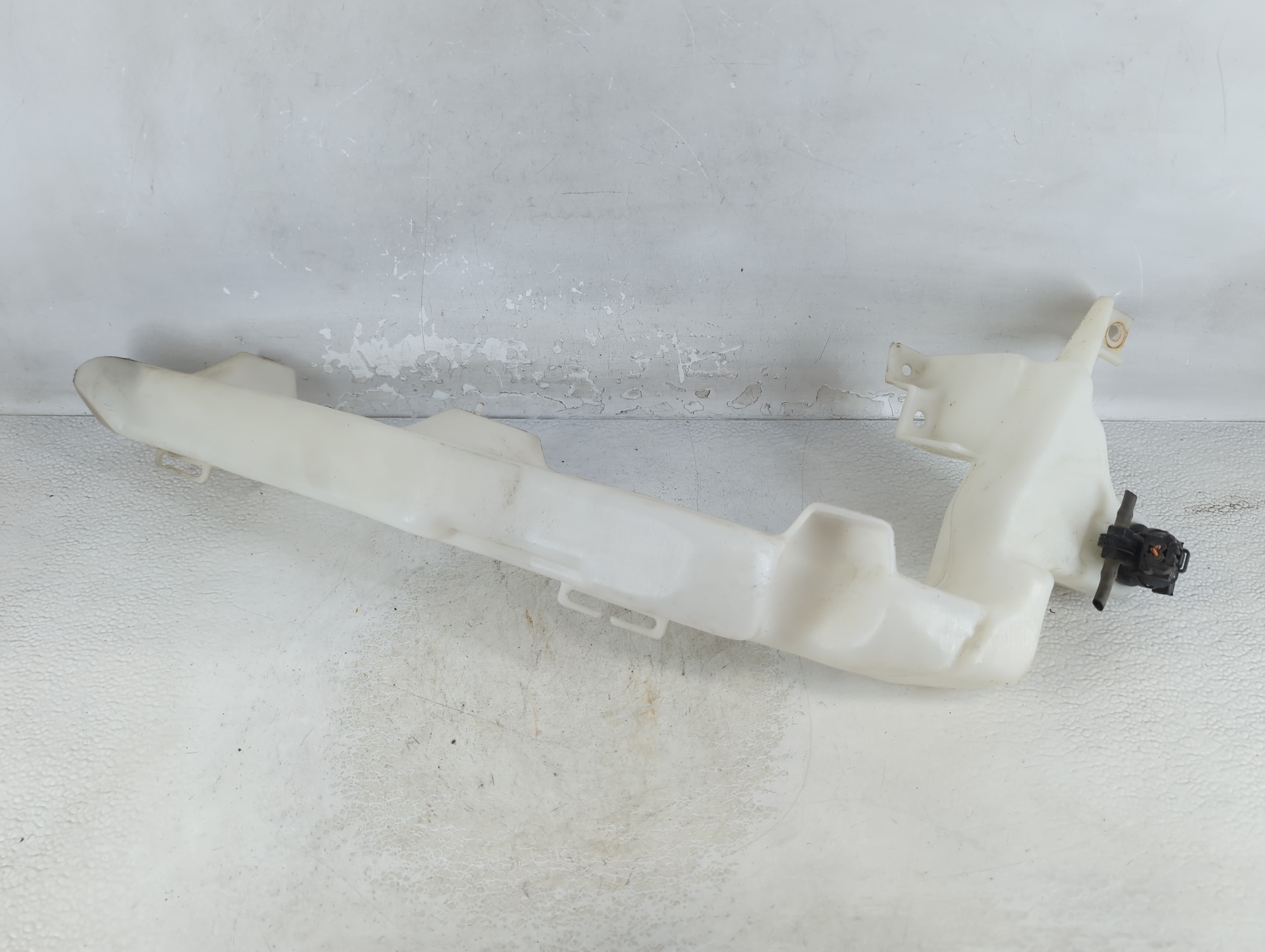 Picture of 2015-2016 Honda Cr-v Windshield Washer Fluid Reservoir Bottle Oem 1067688